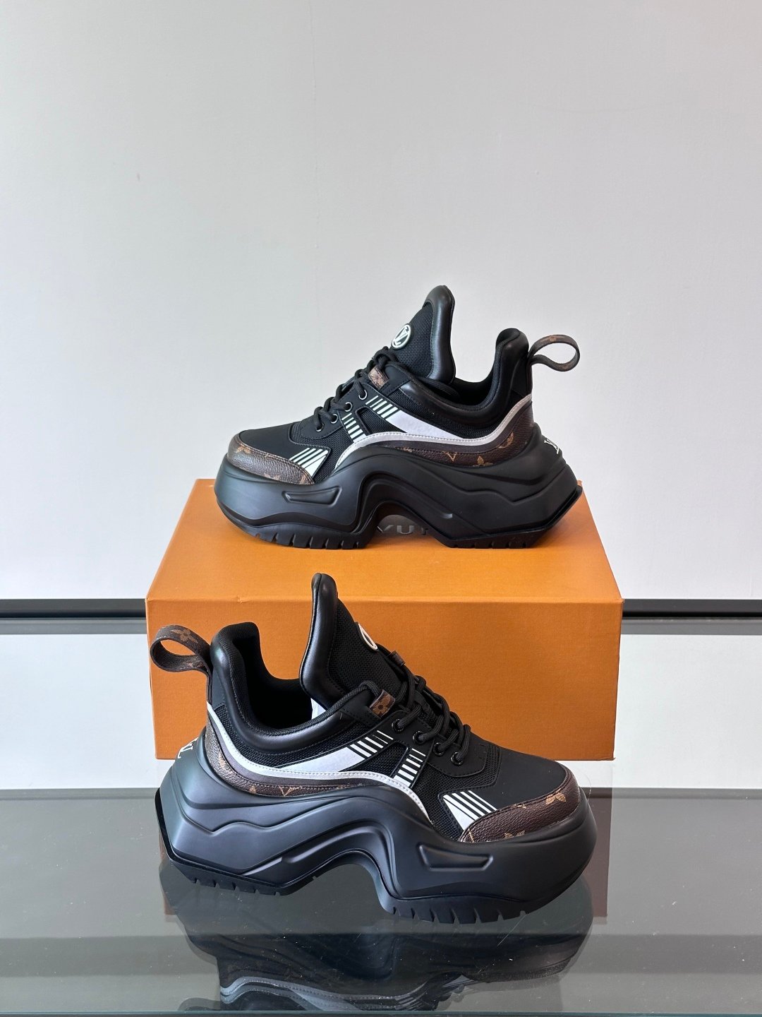 LV MAN - Image 5