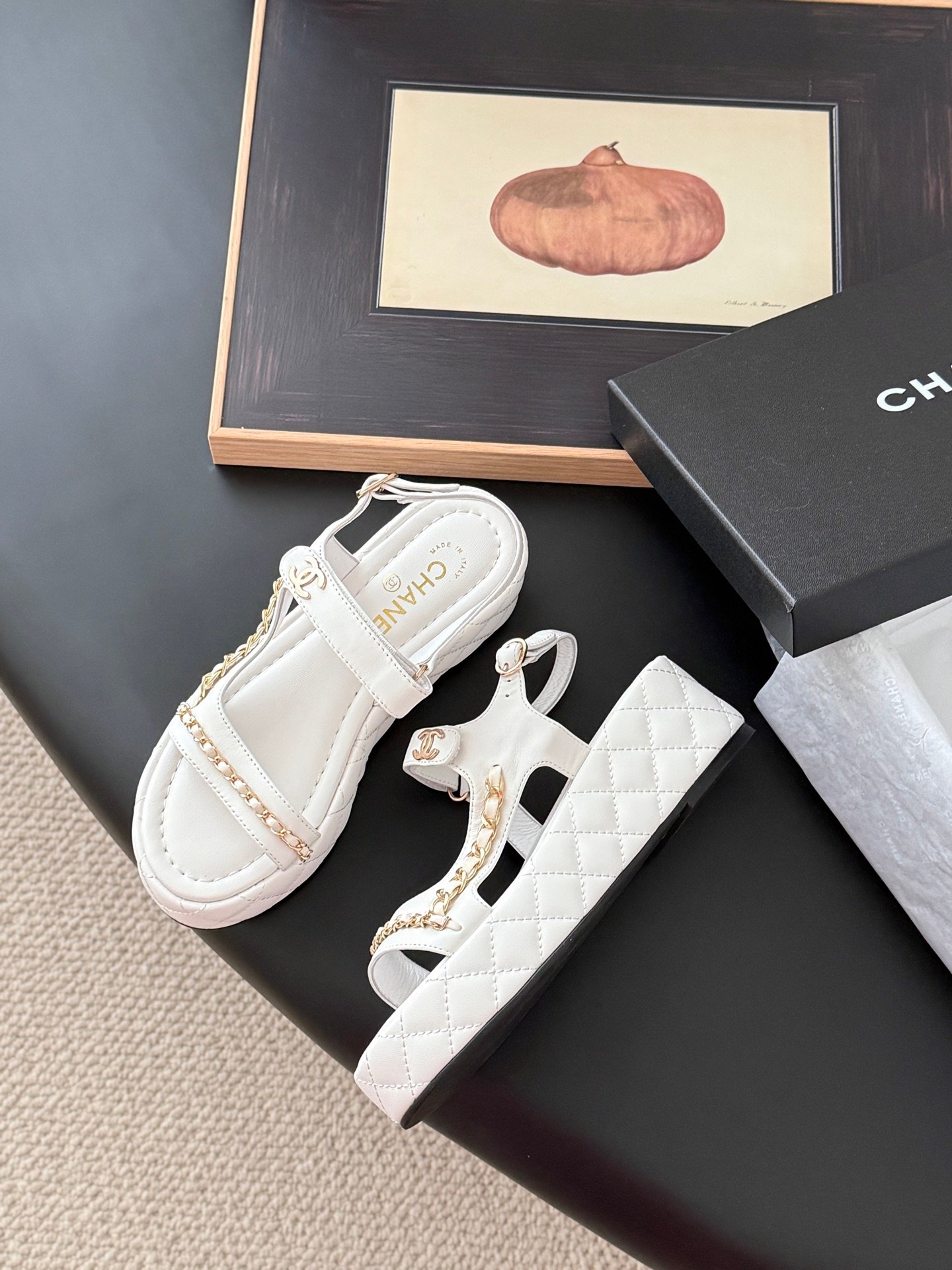 CHANEL Woman - Image 5