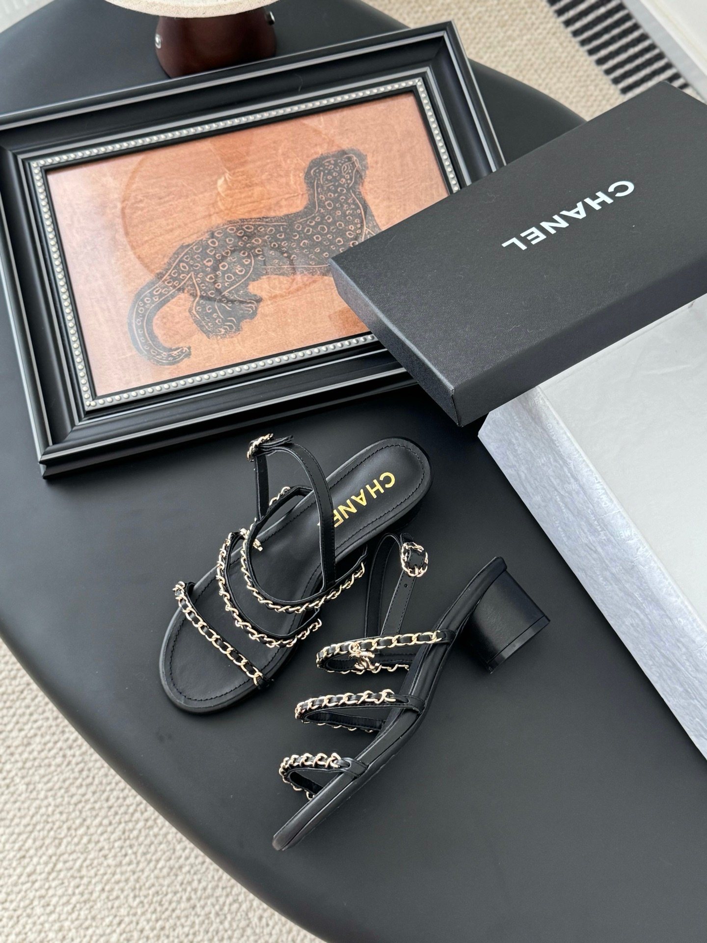 CHANEL Woman - Image 5