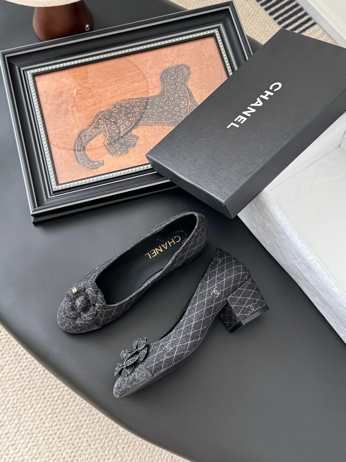 CHANEL Woman - Image 5