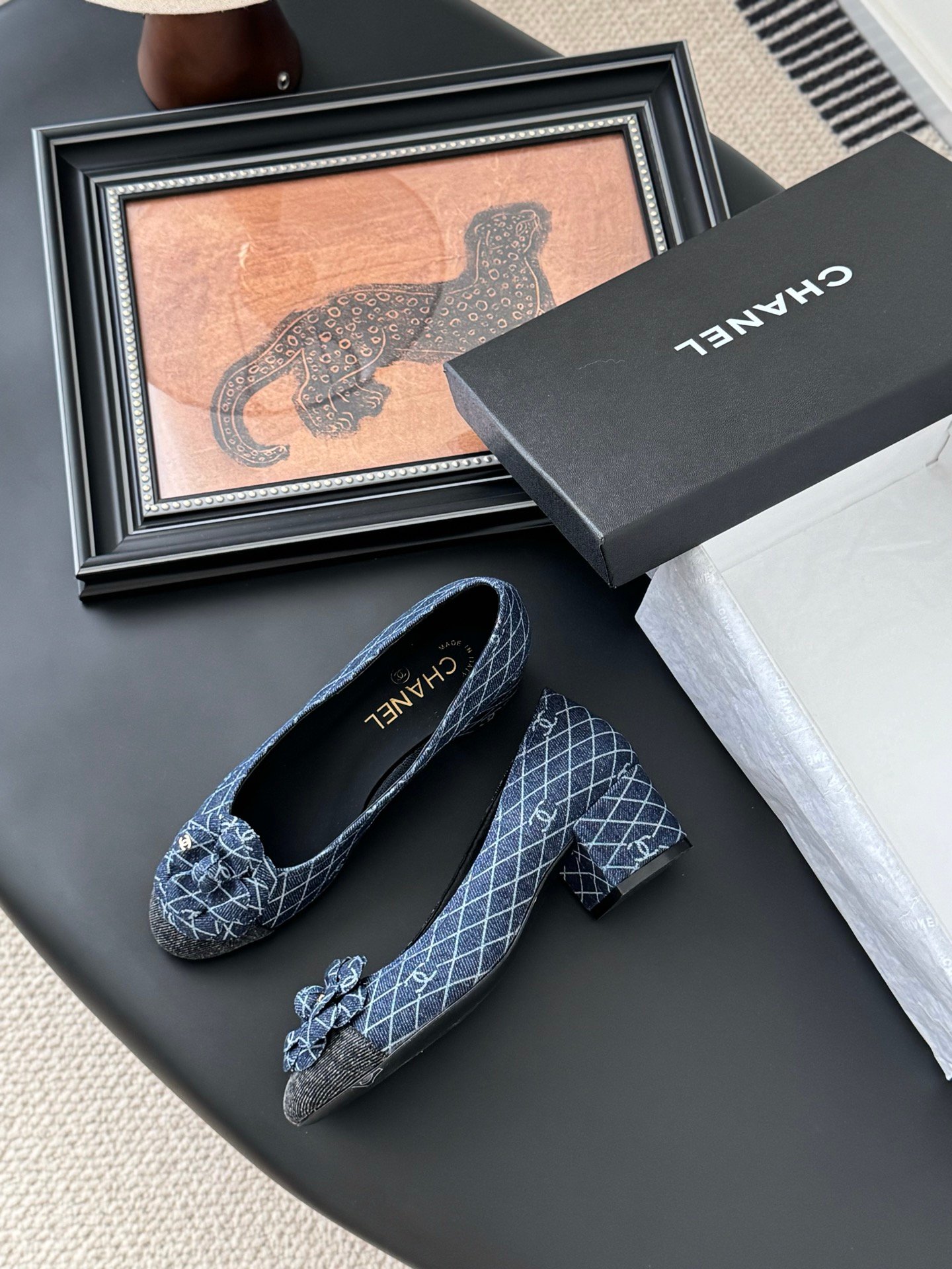 CHANEL Woman - Image 5