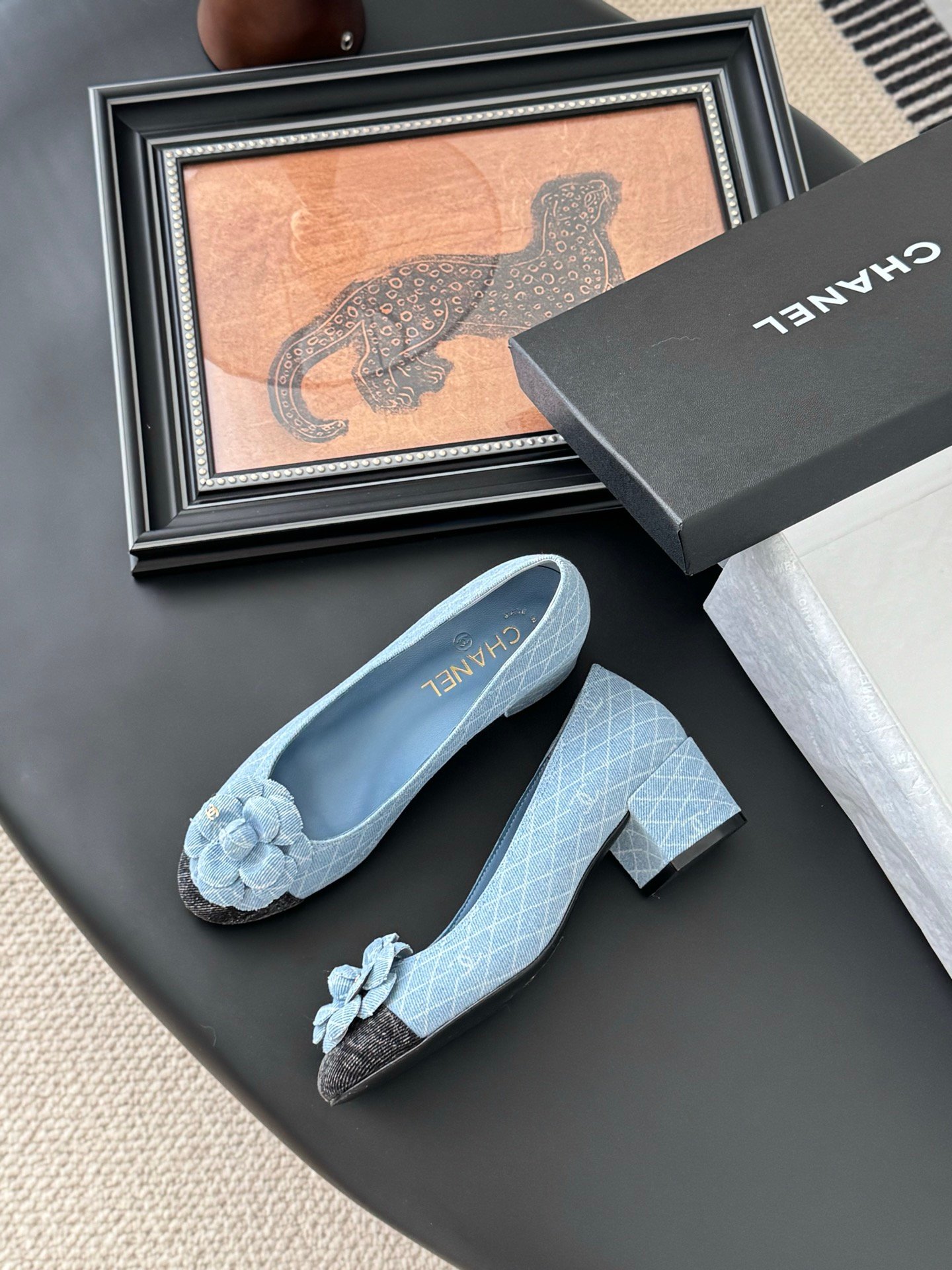 CHANEL Woman - Image 5