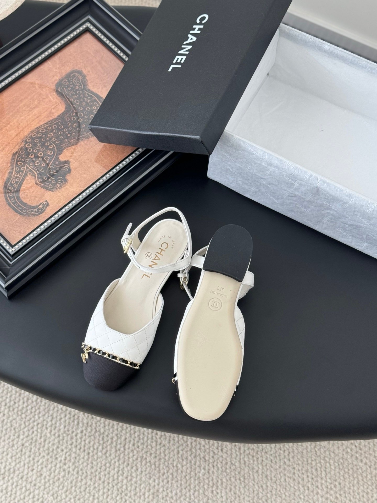 CHANEL Woman - Image 5