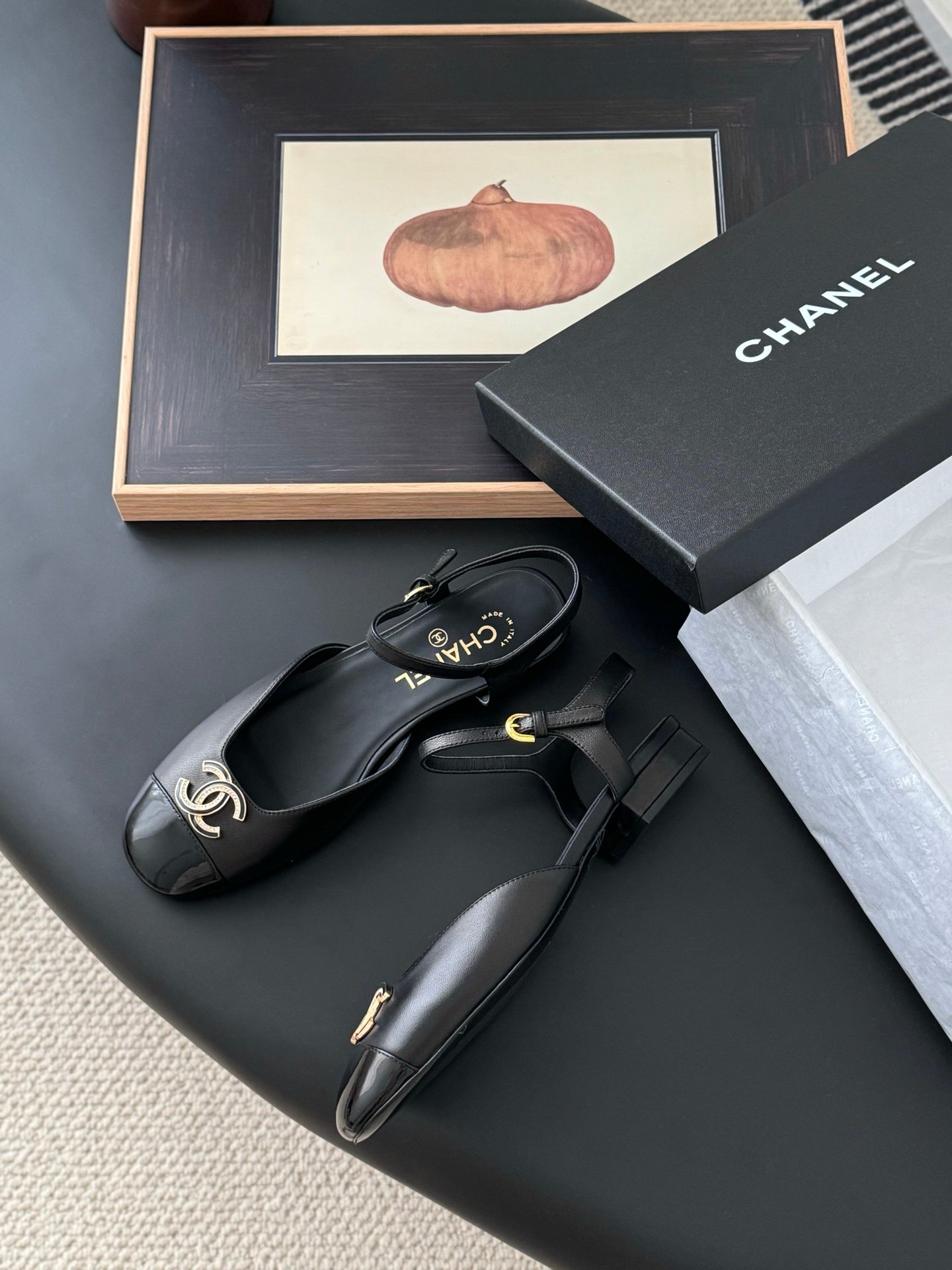 CHANEL Woman - Image 5
