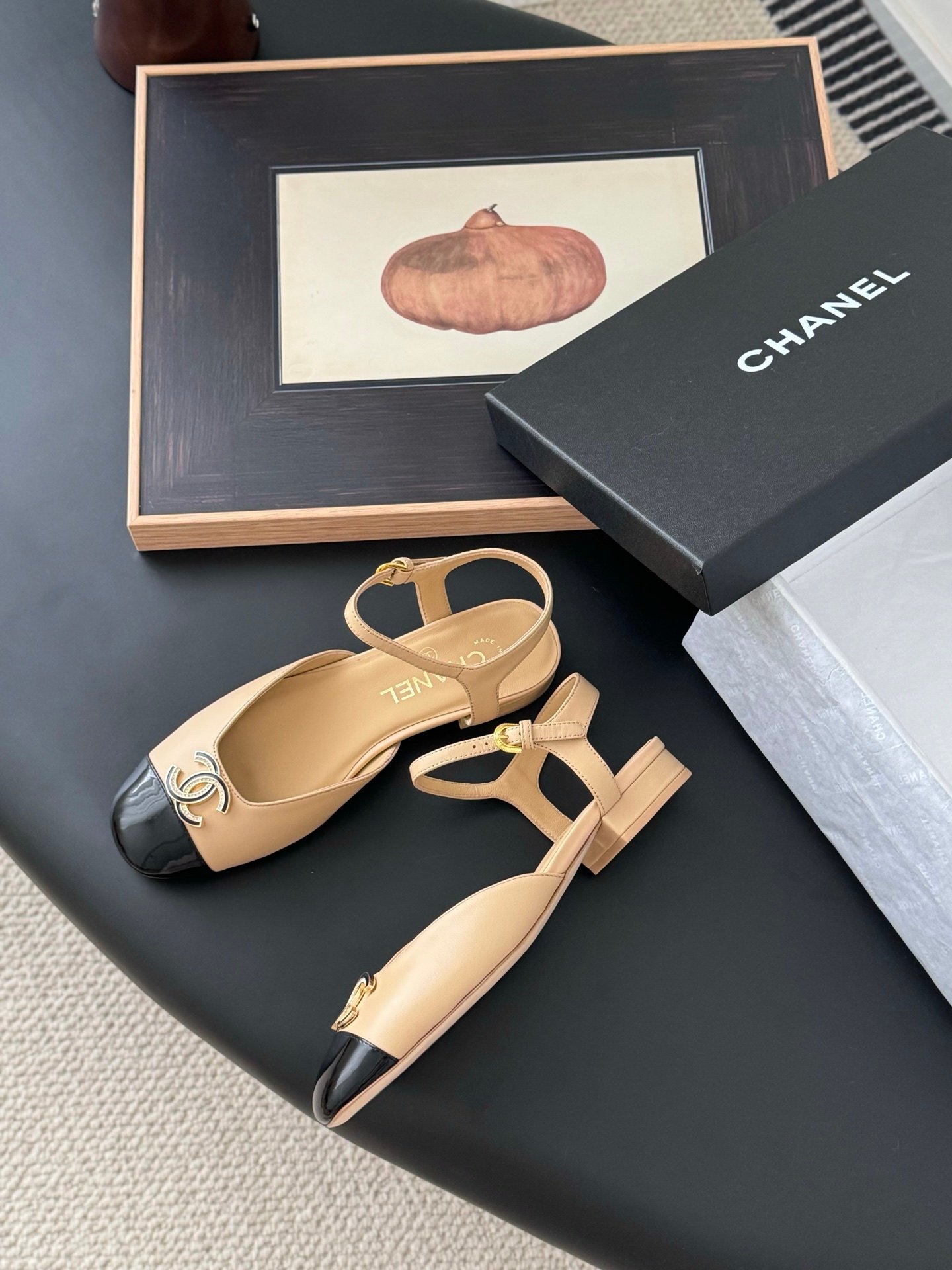 CHANEL Woman - Image 5