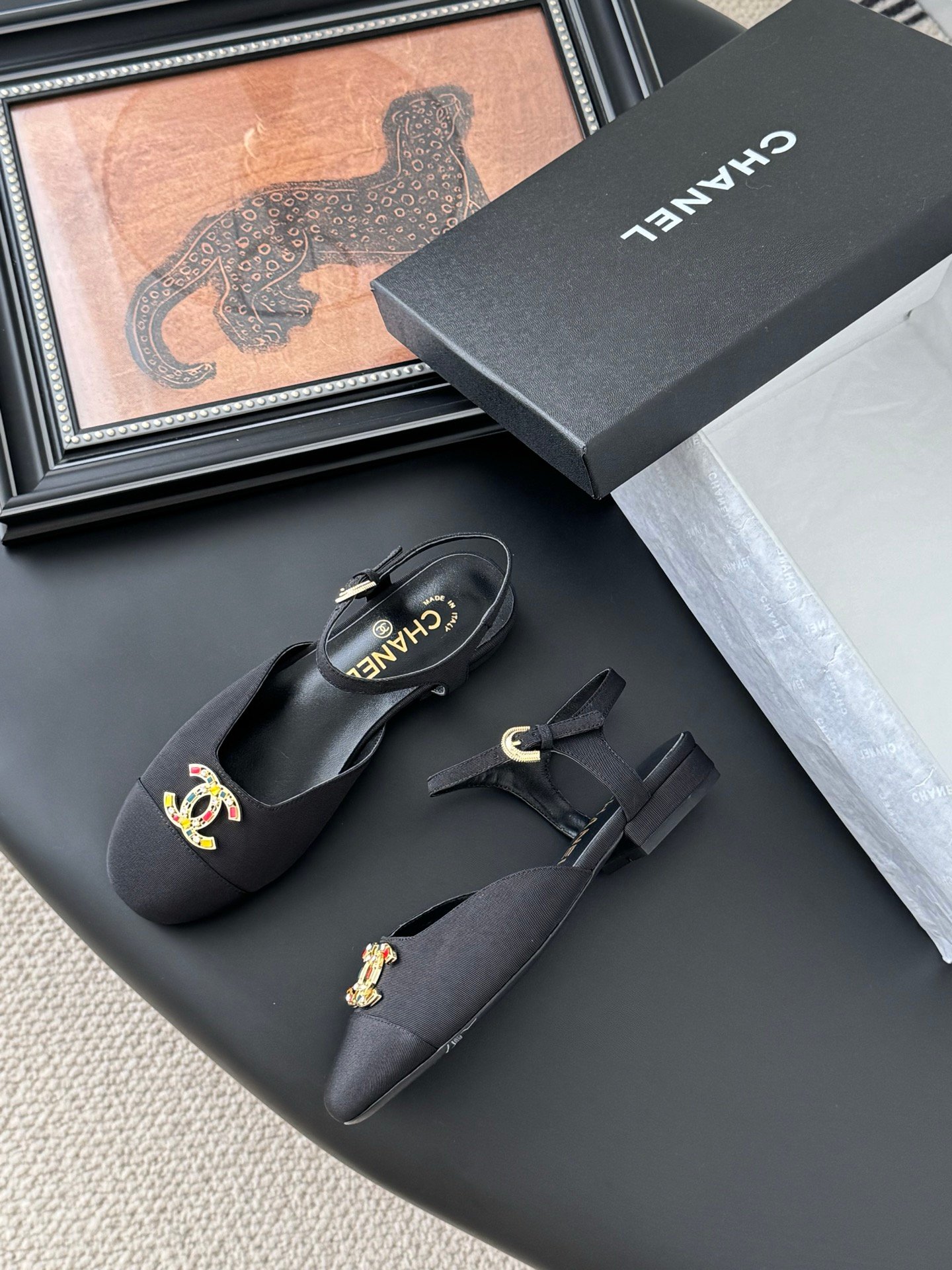 CHANEL Woman - Image 5