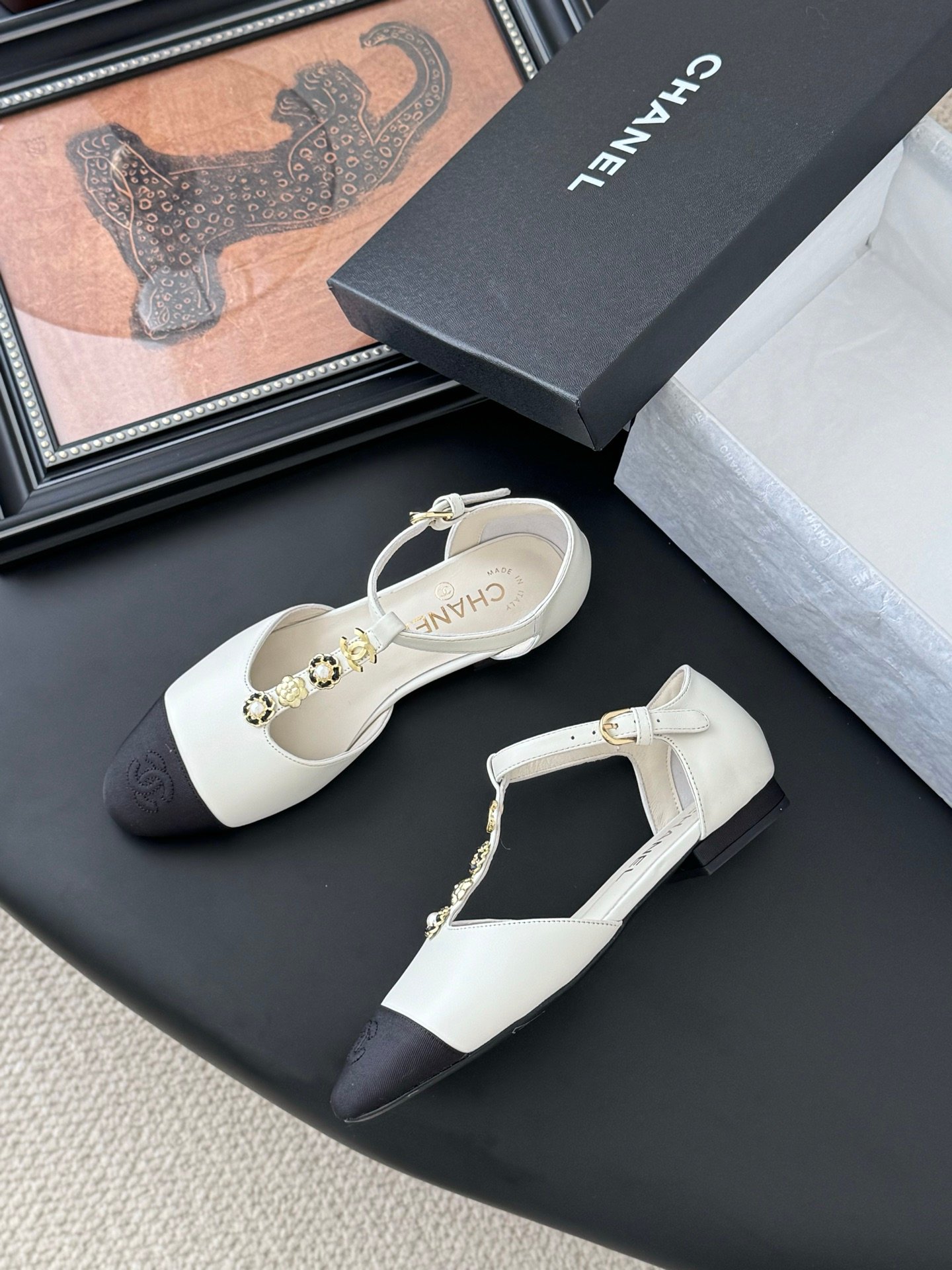 CHANEL Woman - Image 5