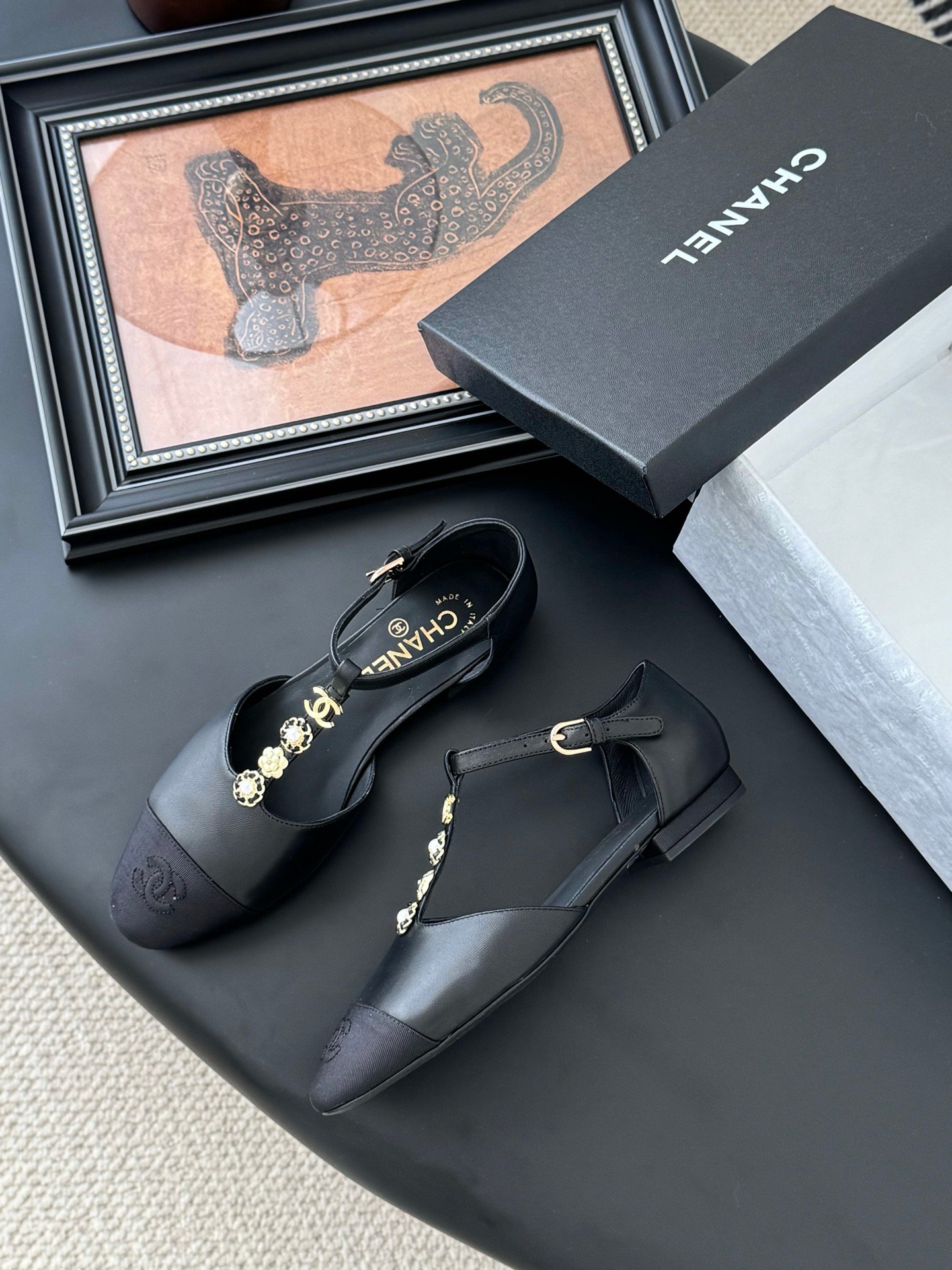 CHANEL Woman - Image 5