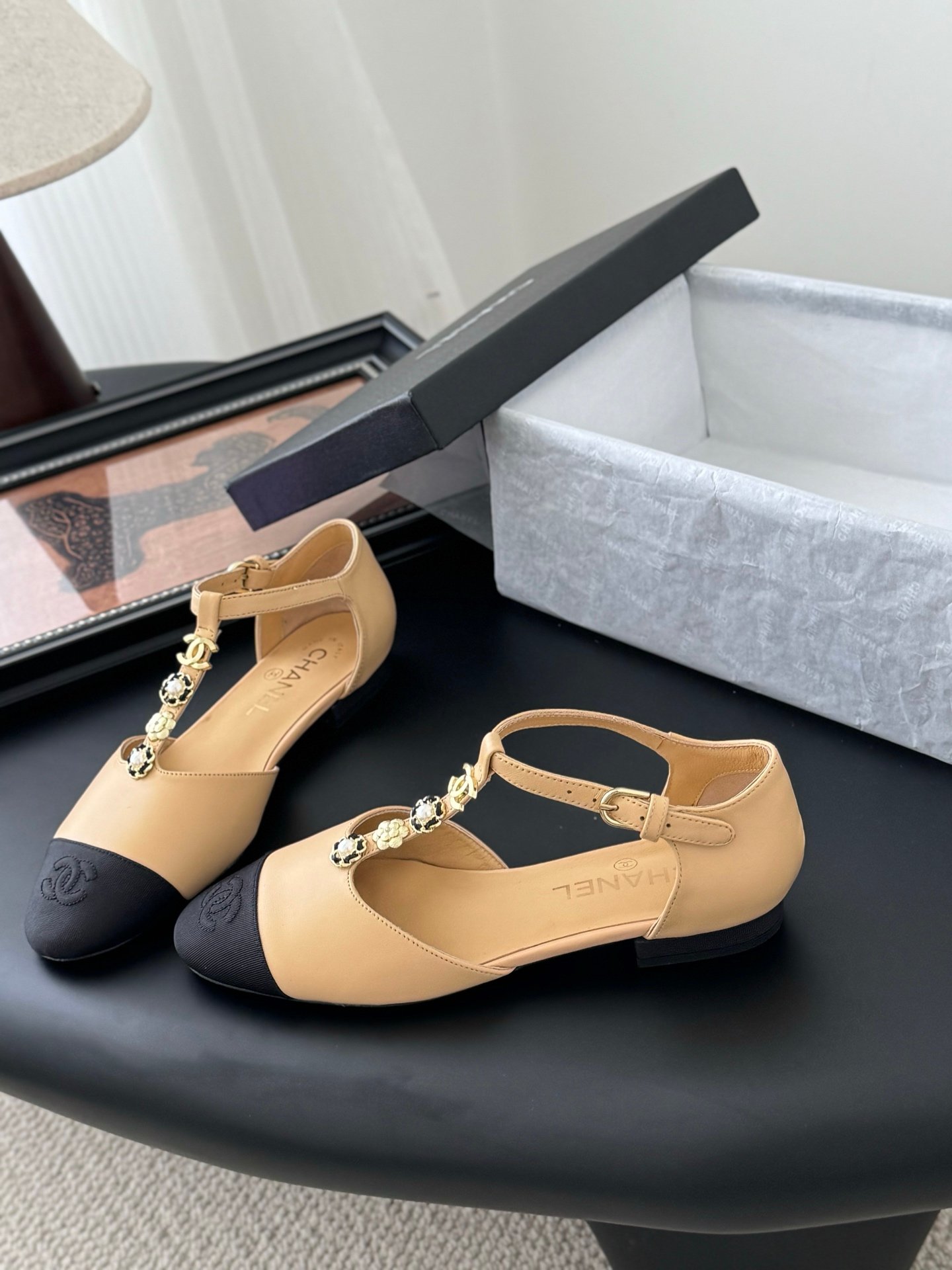 CHANEL Woman - Image 5