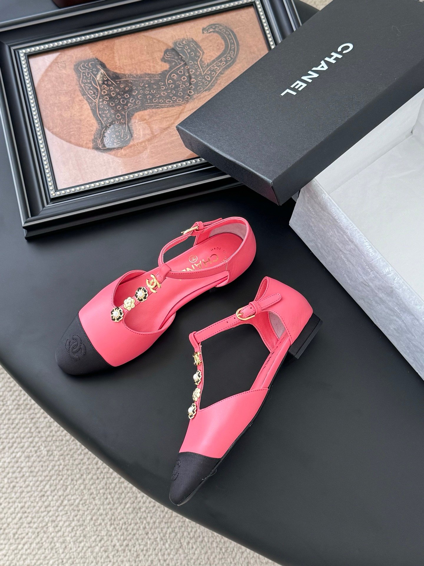 CHANEL Woman - Image 5