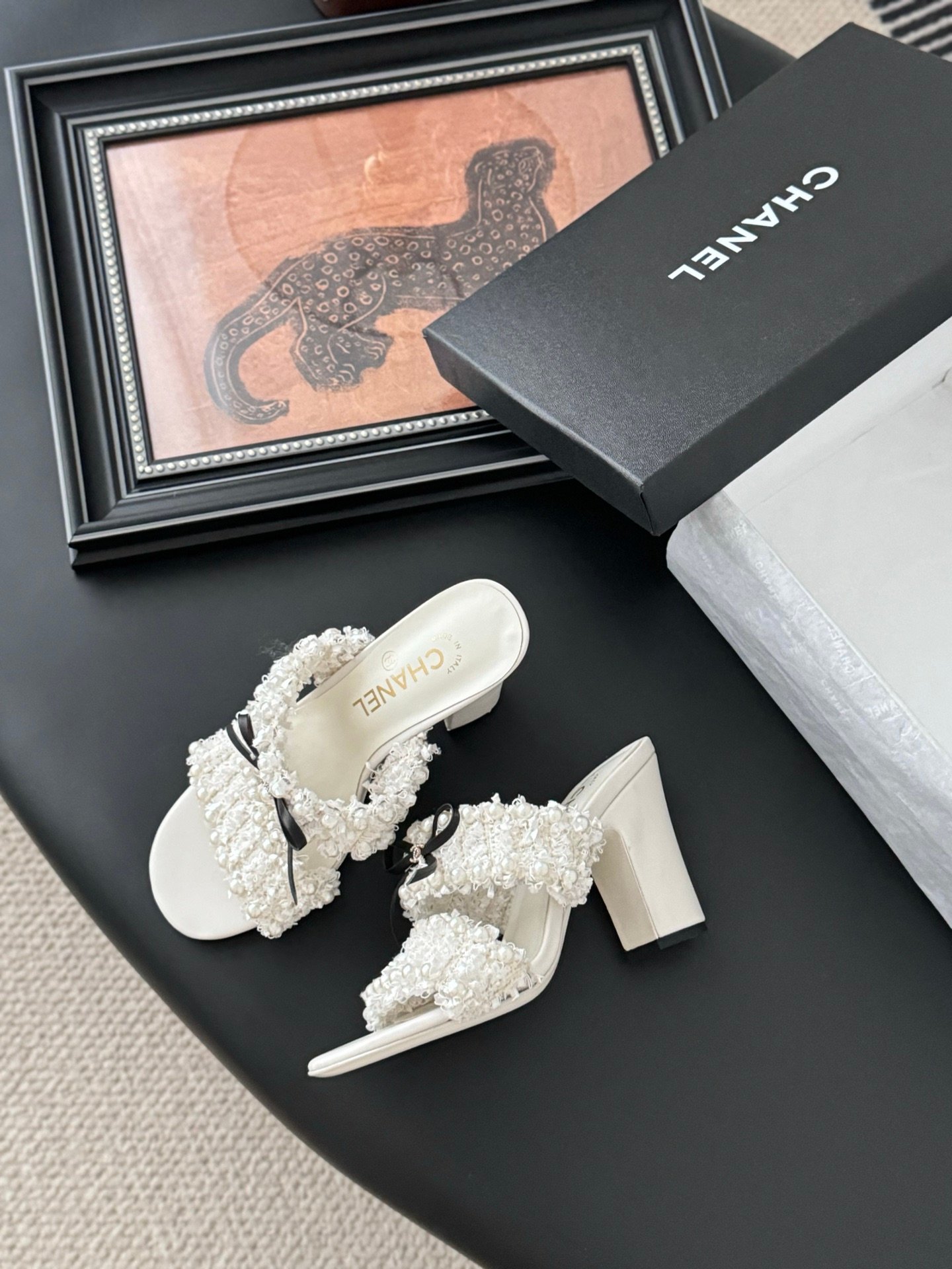 CHANEL Woman - Image 5