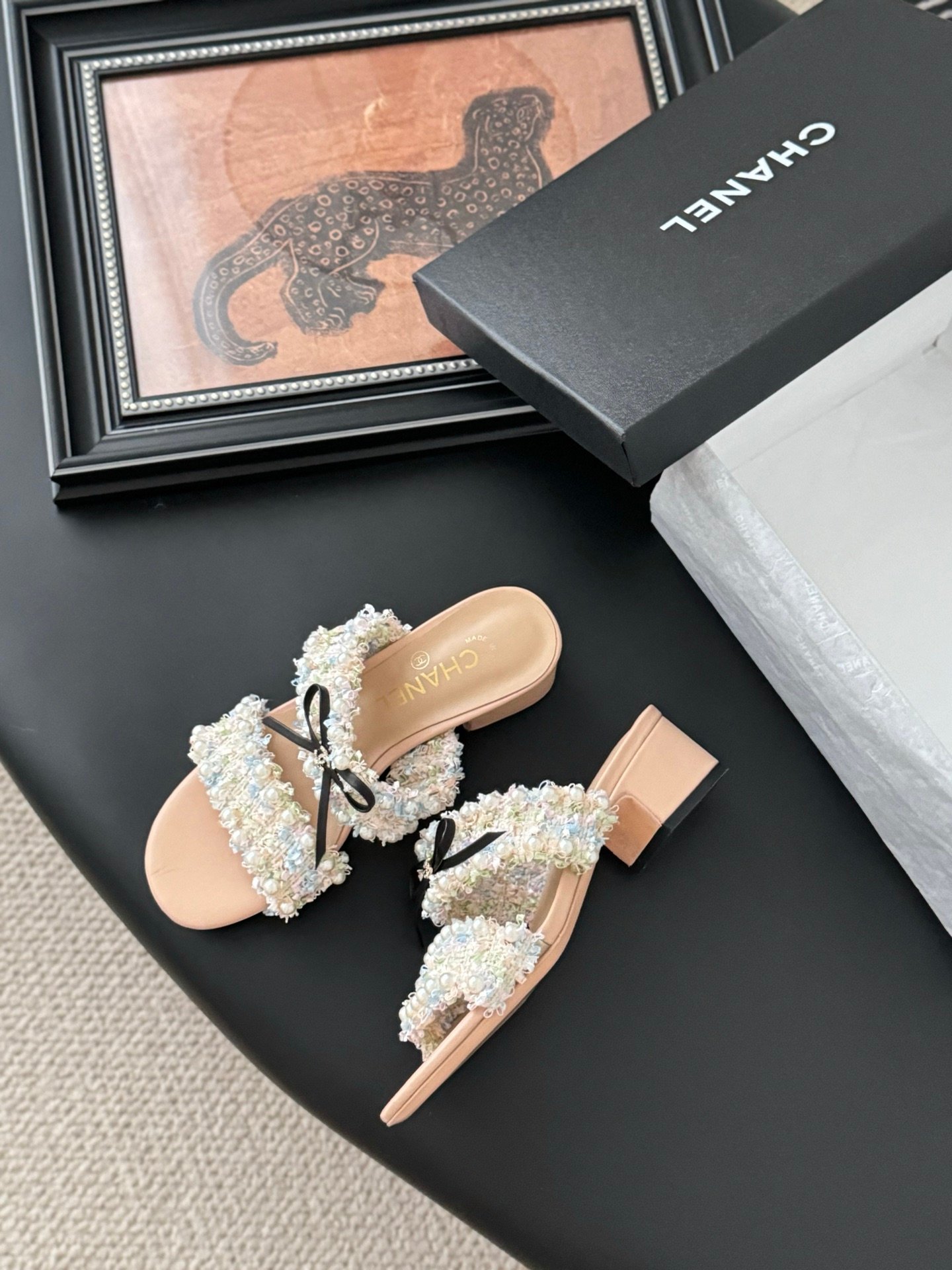 CHANEL Woman - Image 5