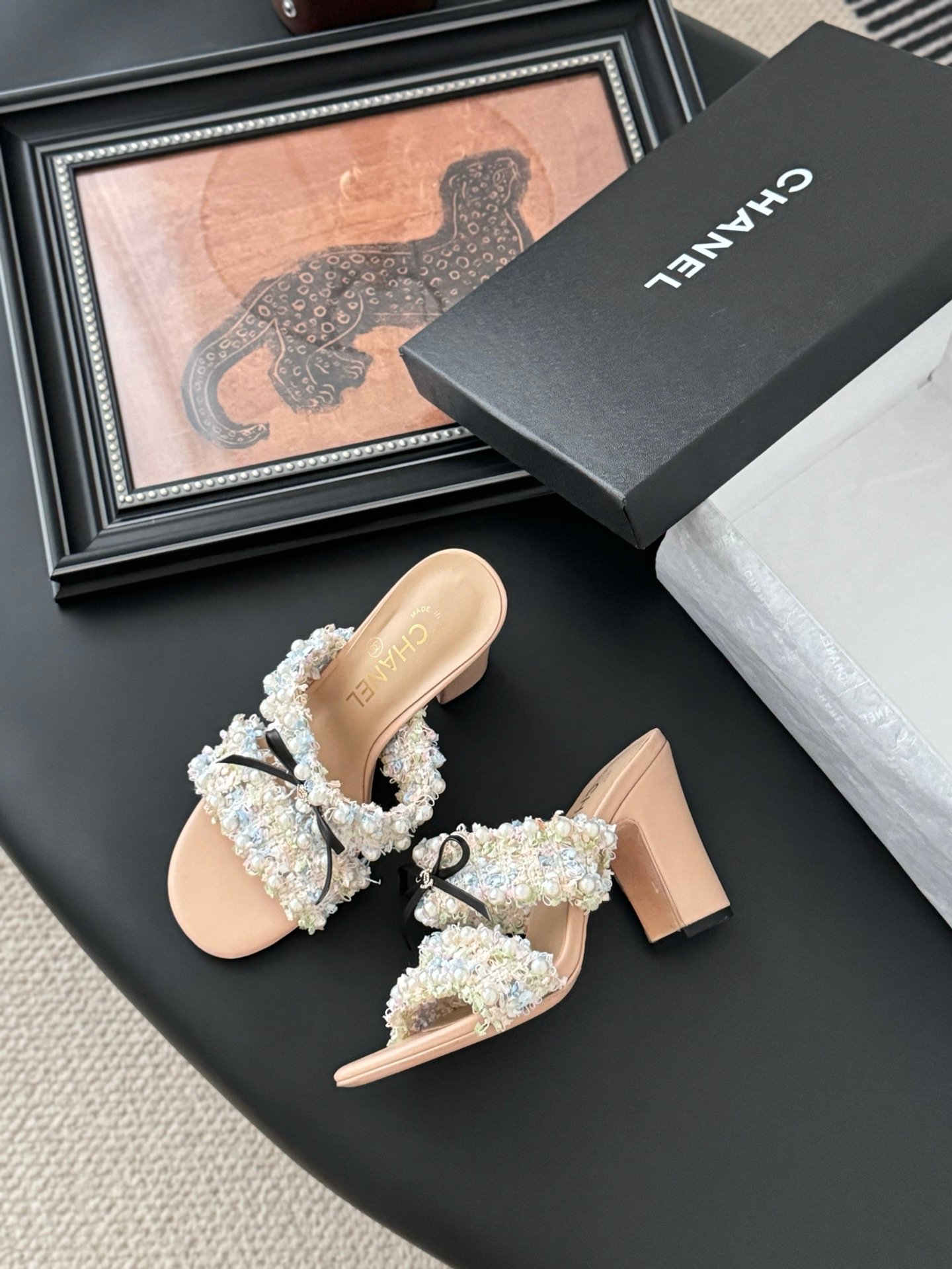 CHANEL Woman - Image 5