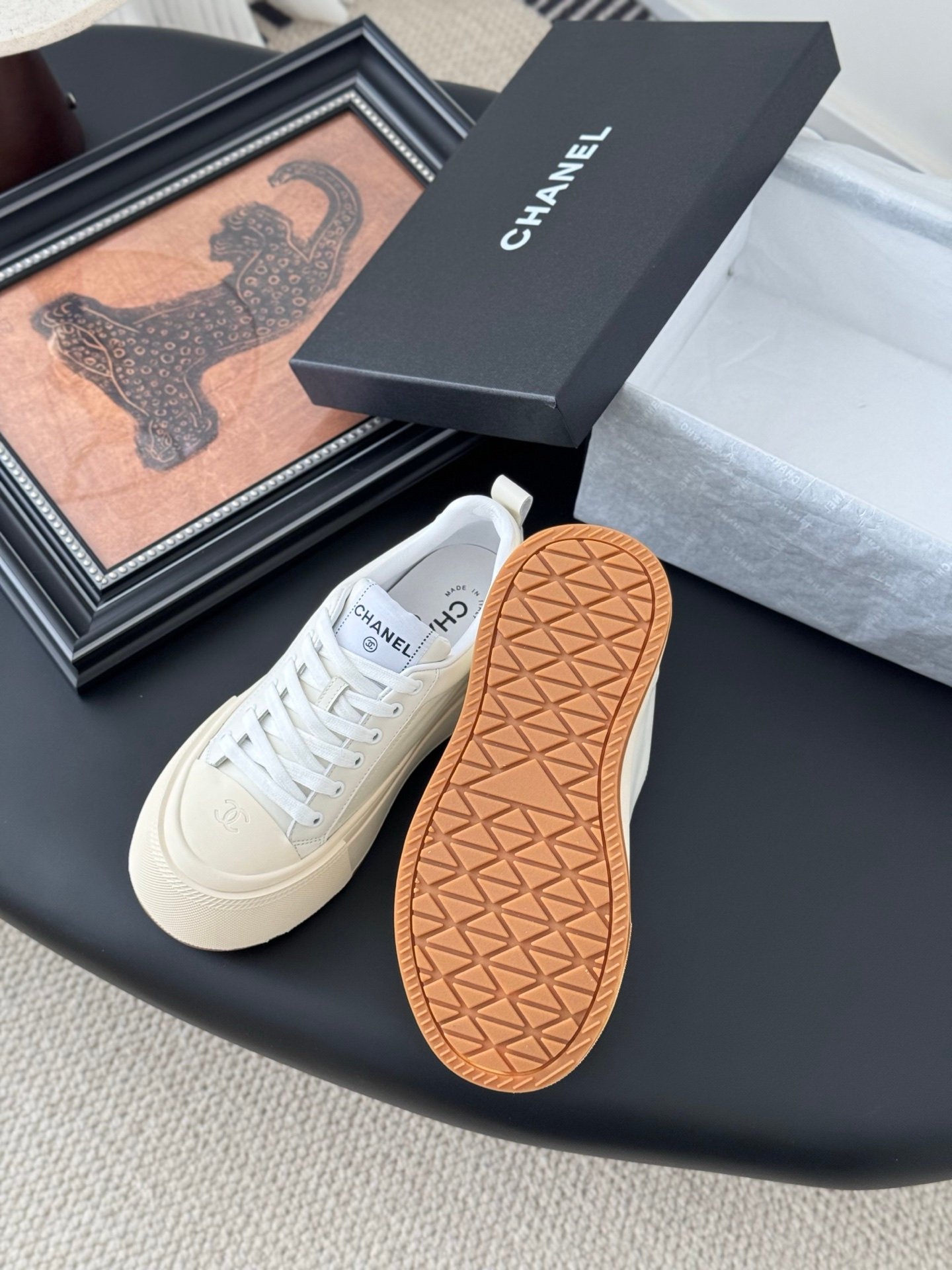 CHANEL Woman - Image 5