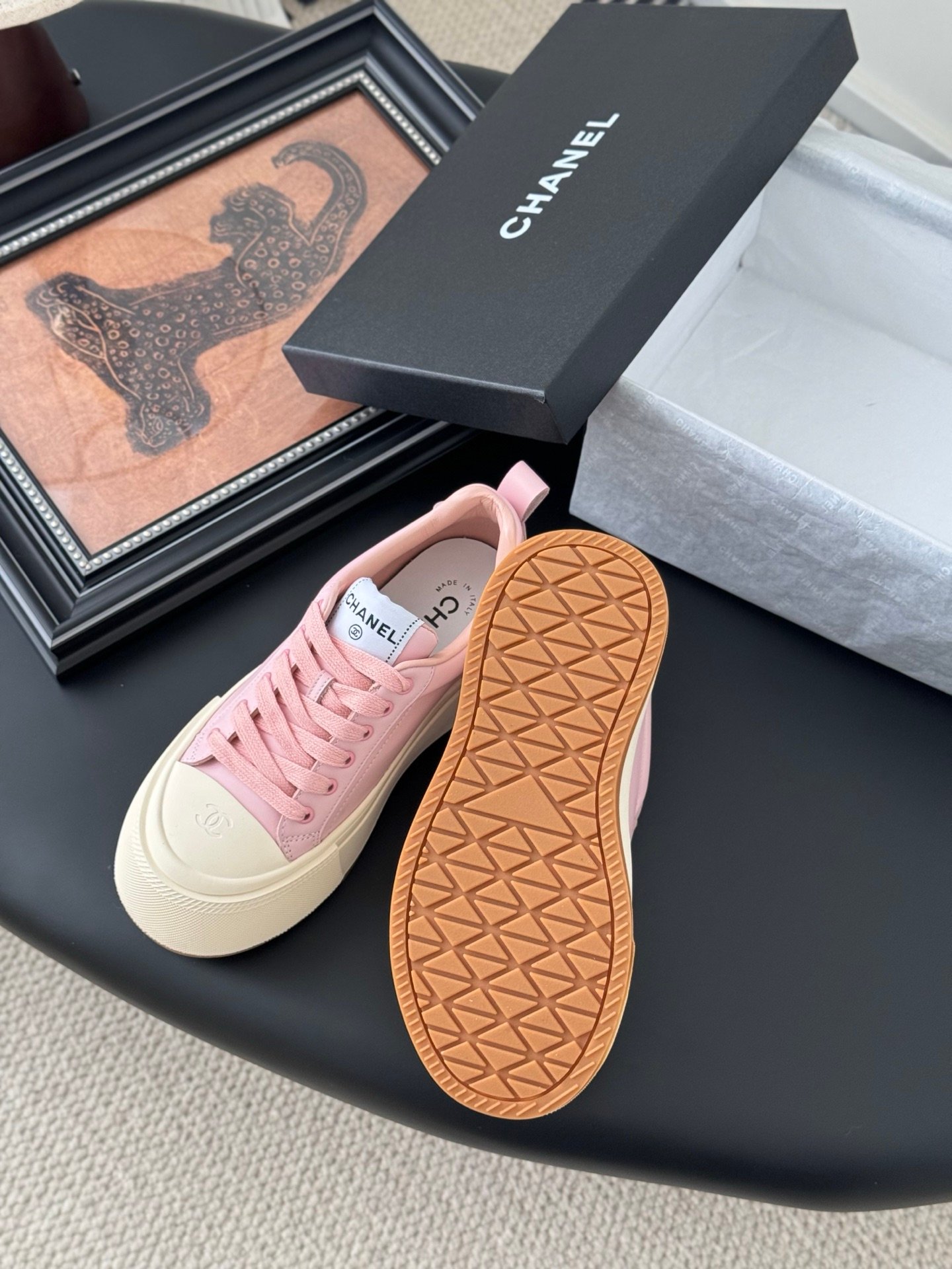 CHANEL Woman - Image 5