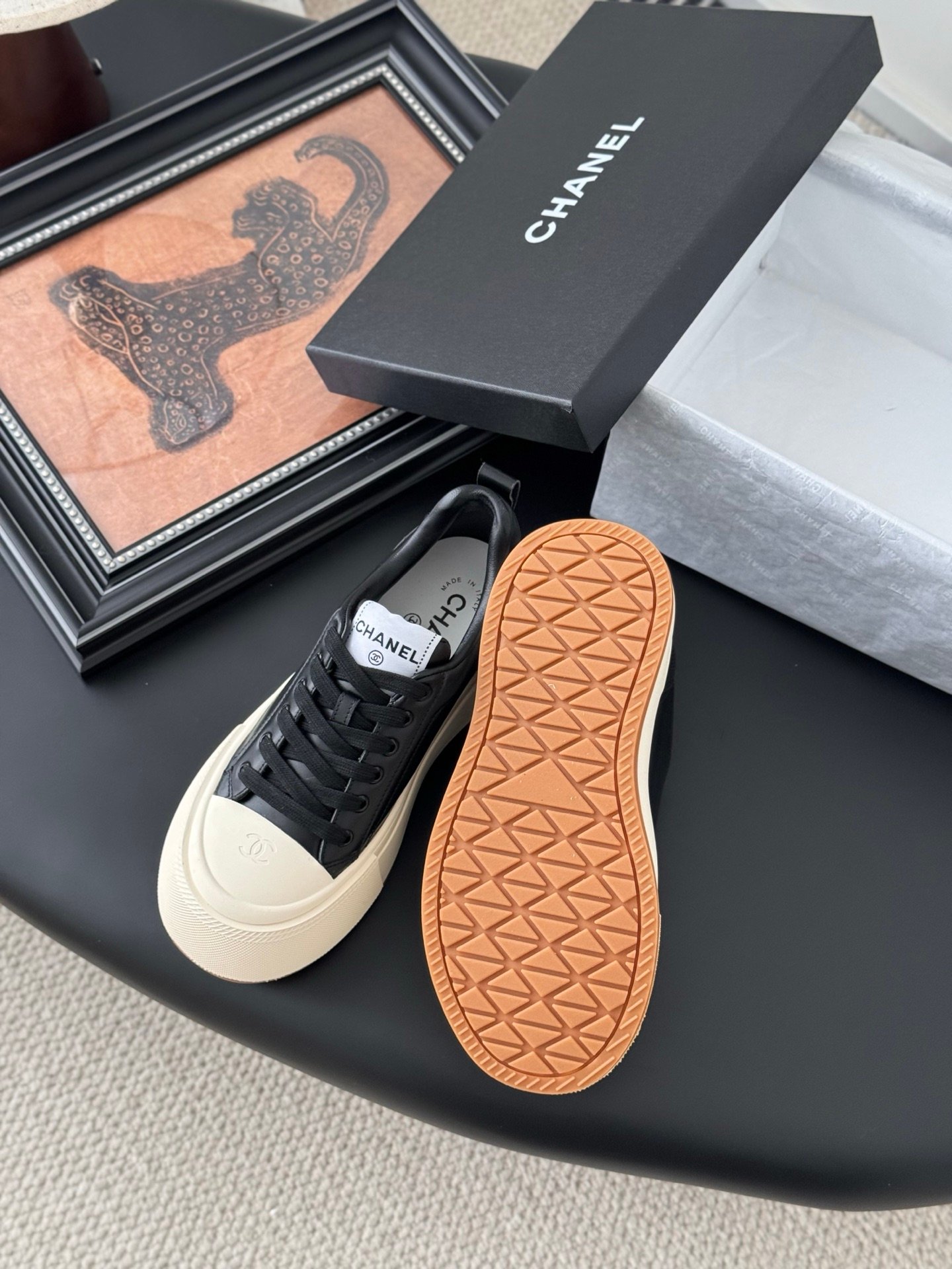 CHANEL Woman - Image 5