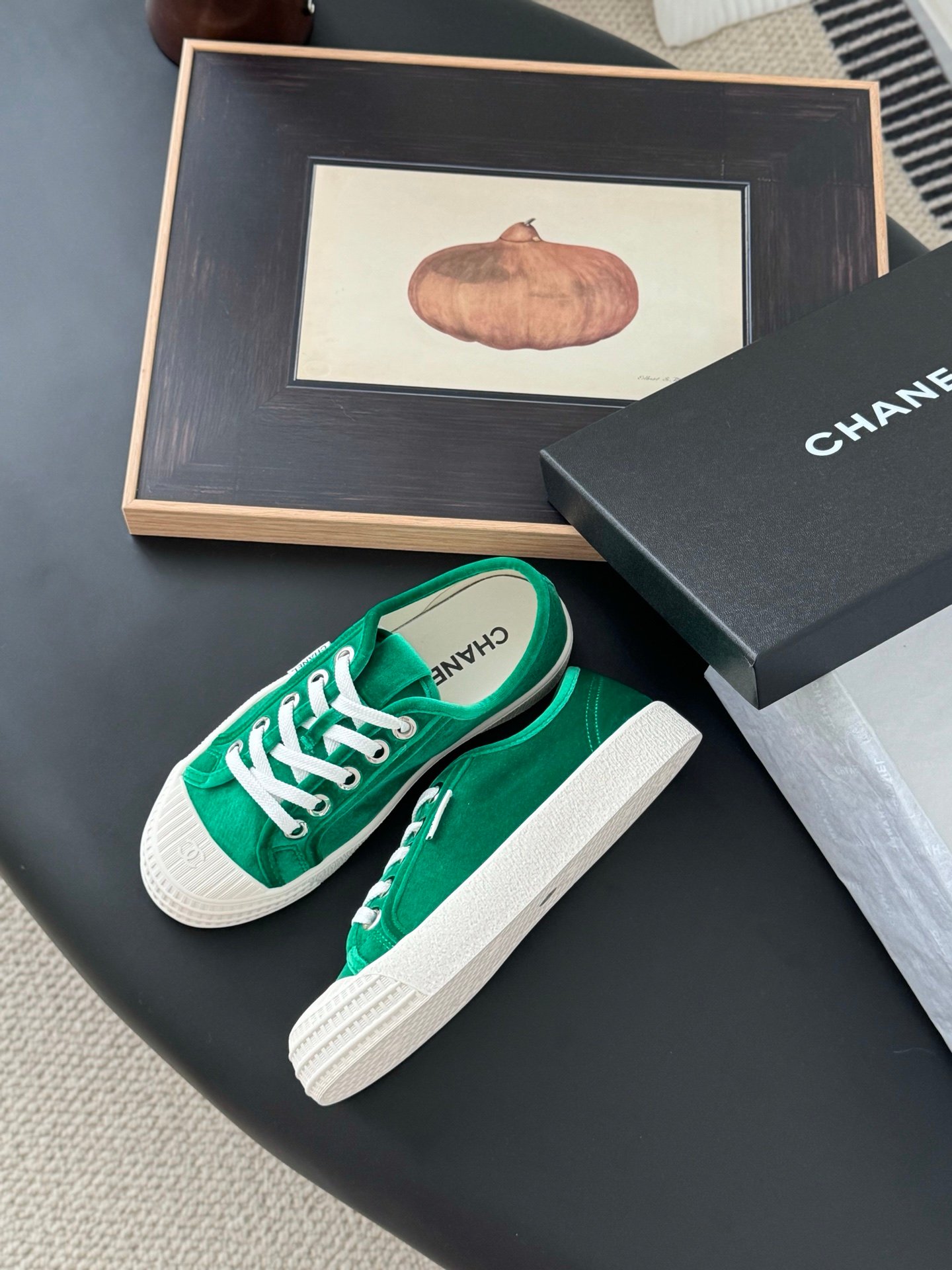 CHANEL Woman - Image 5