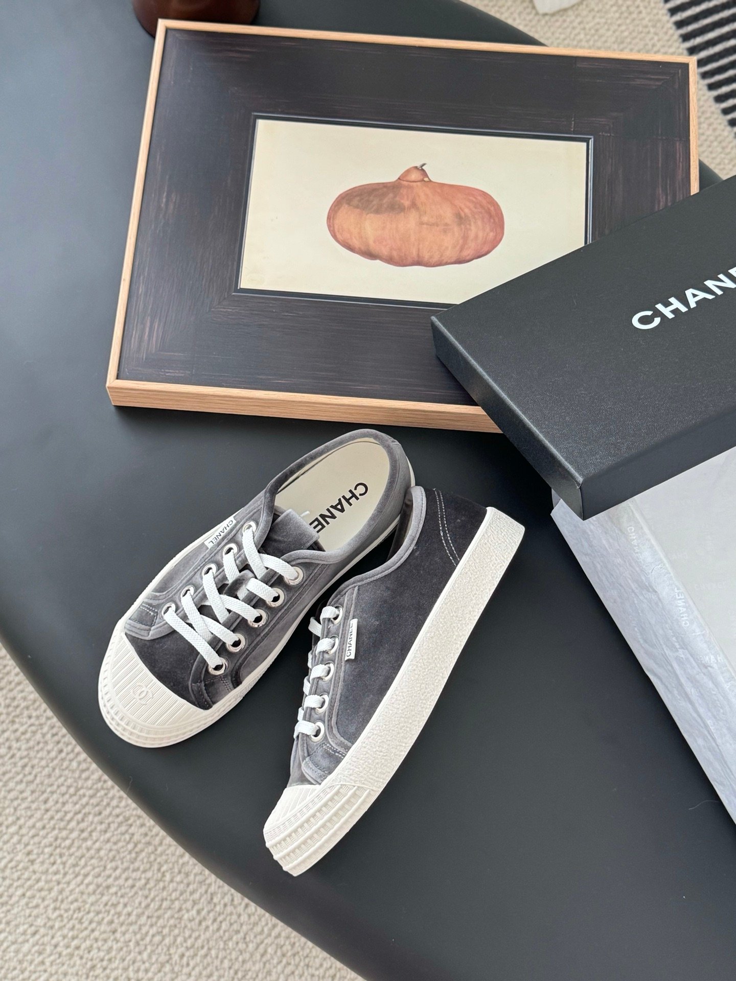 CHANEL Woman - Image 5