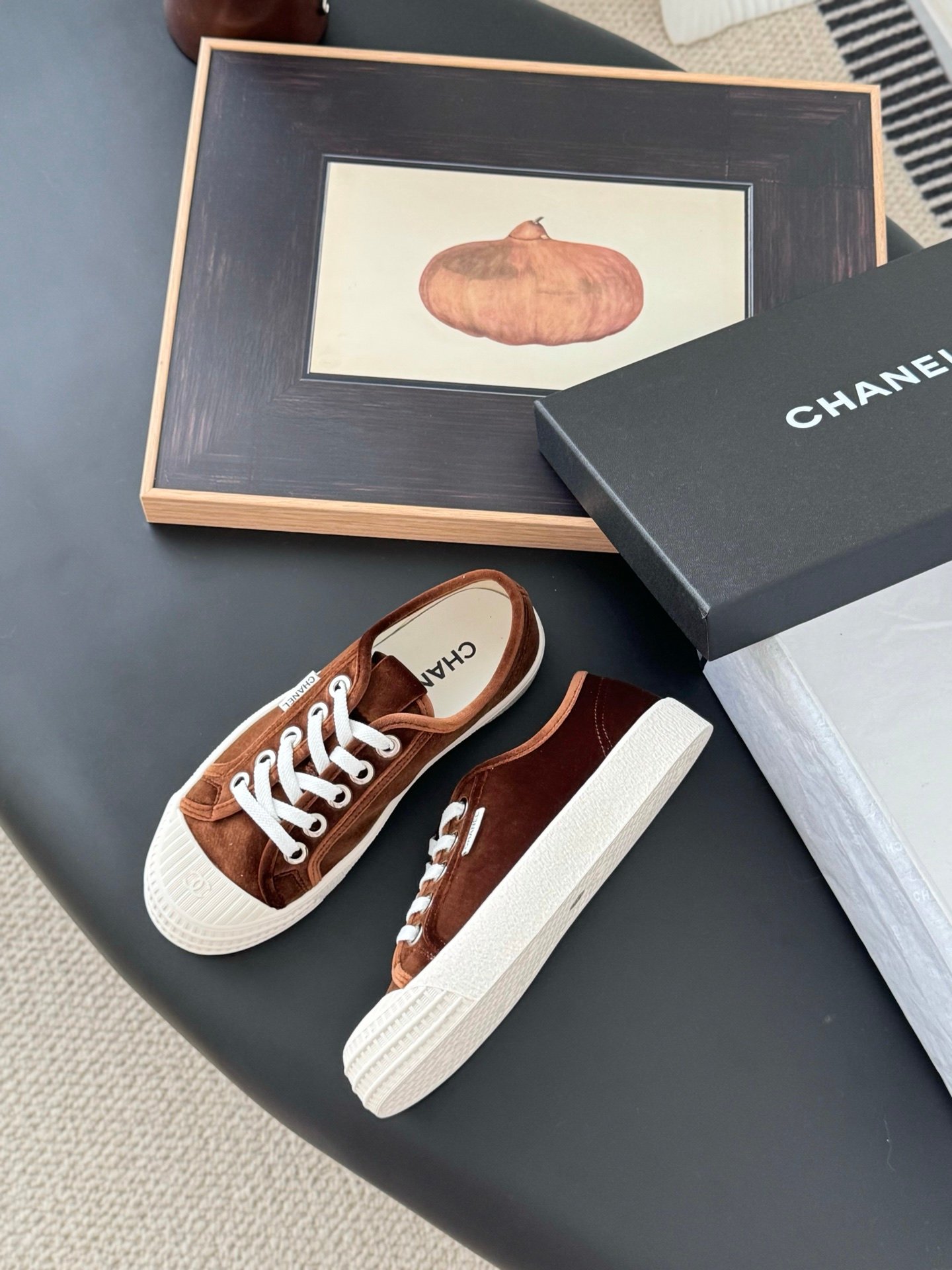 CHANEL Woman - Image 5