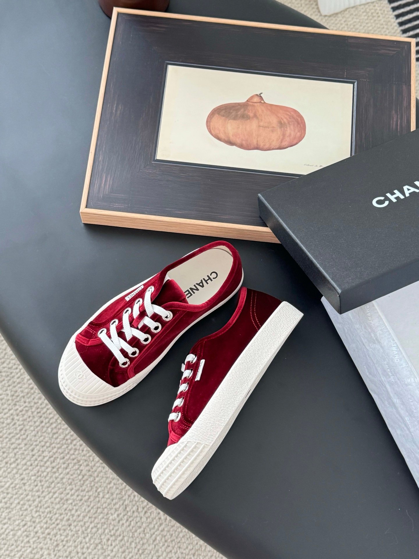 CHANEL Woman - Image 5