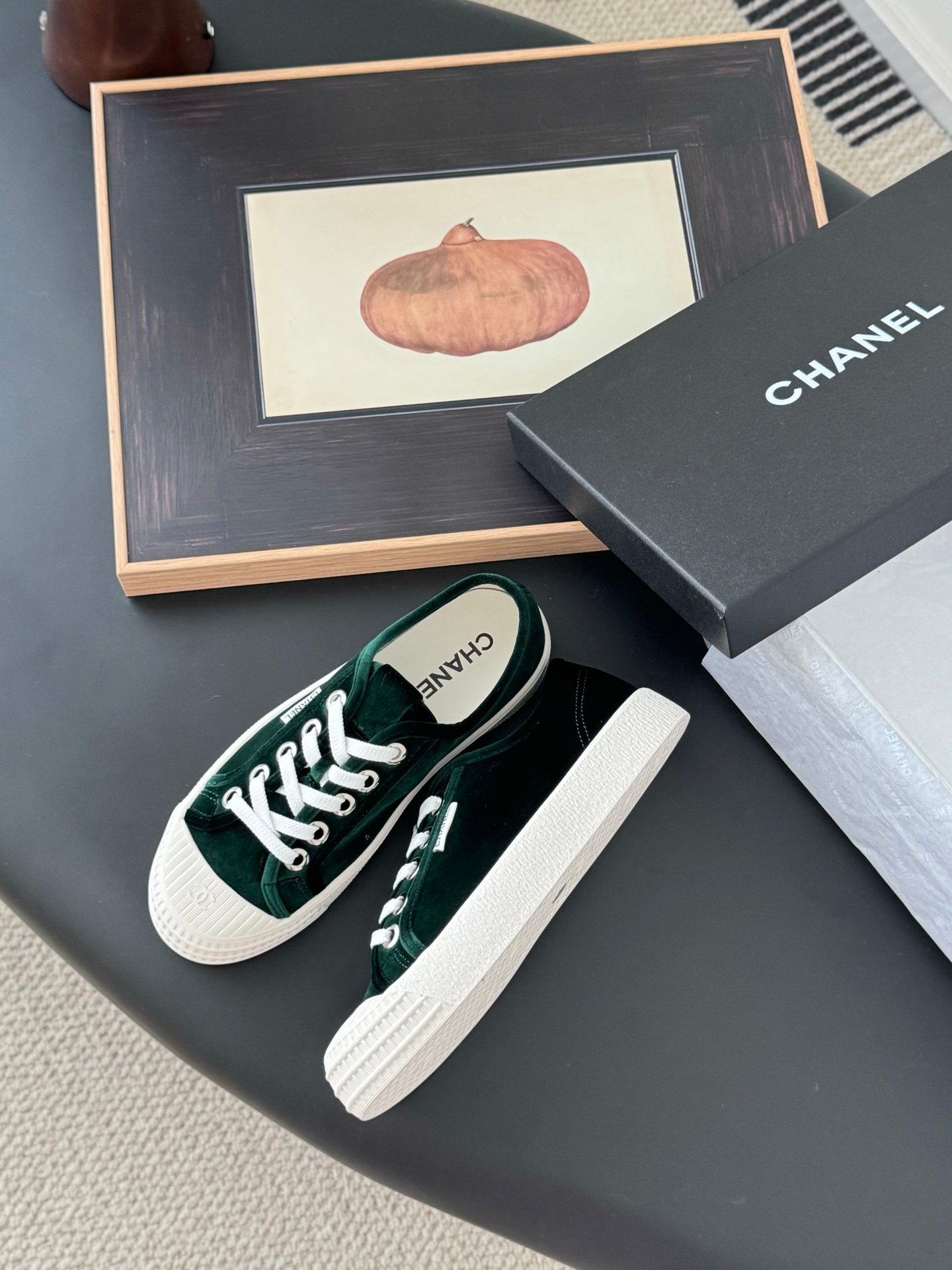 CHANEL Woman - Image 5