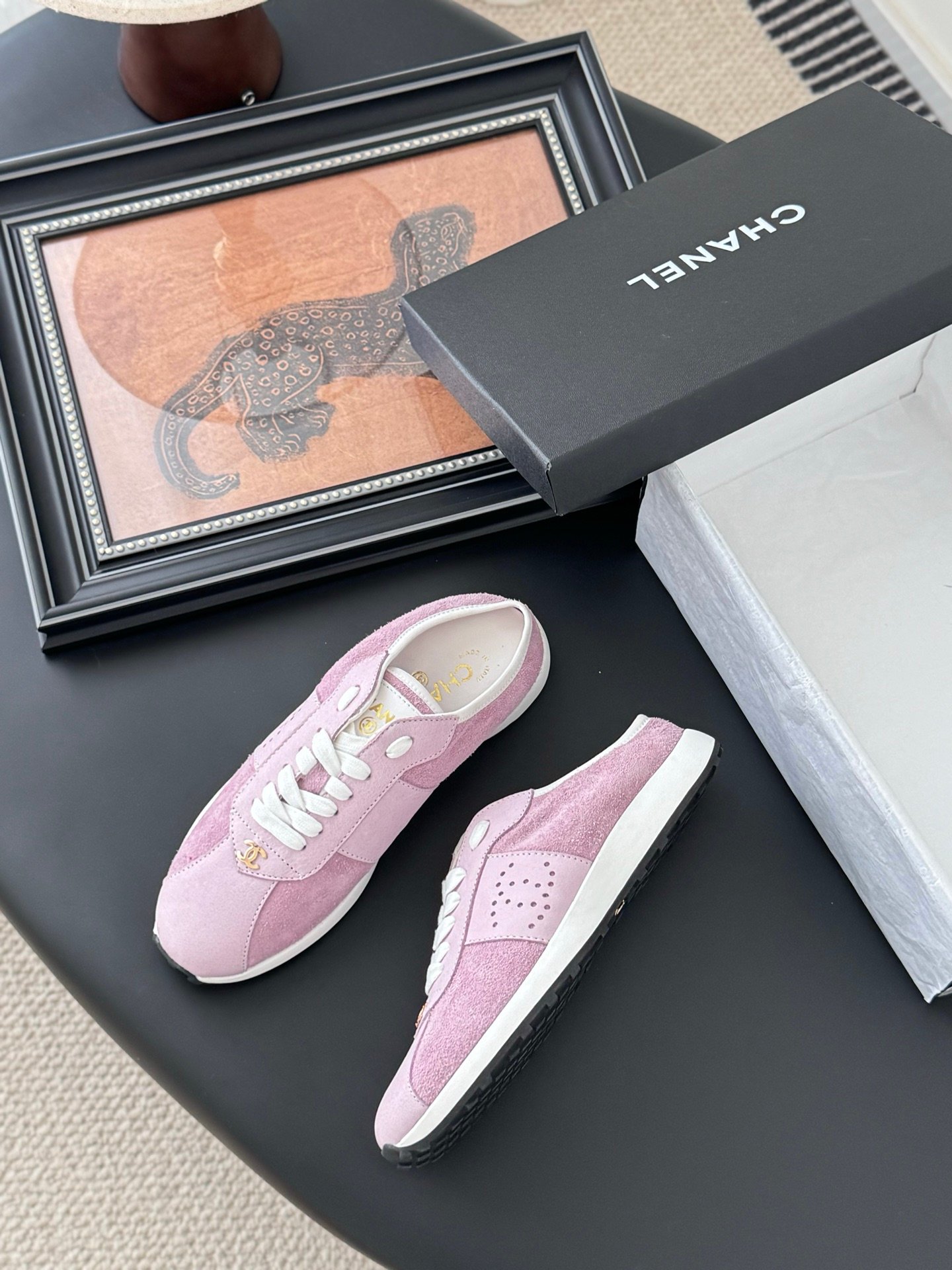 CHANEL Woman - Image 5