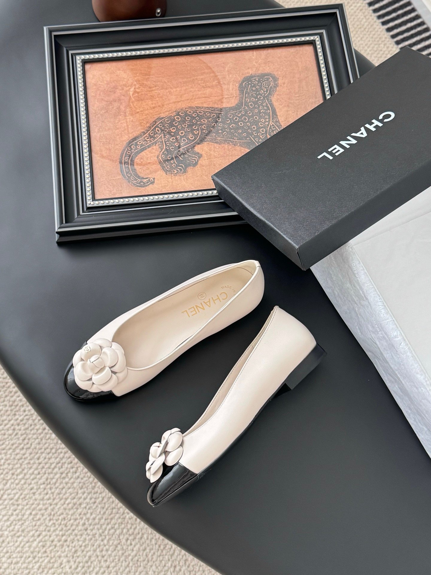 CHANEL Woman - Image 5