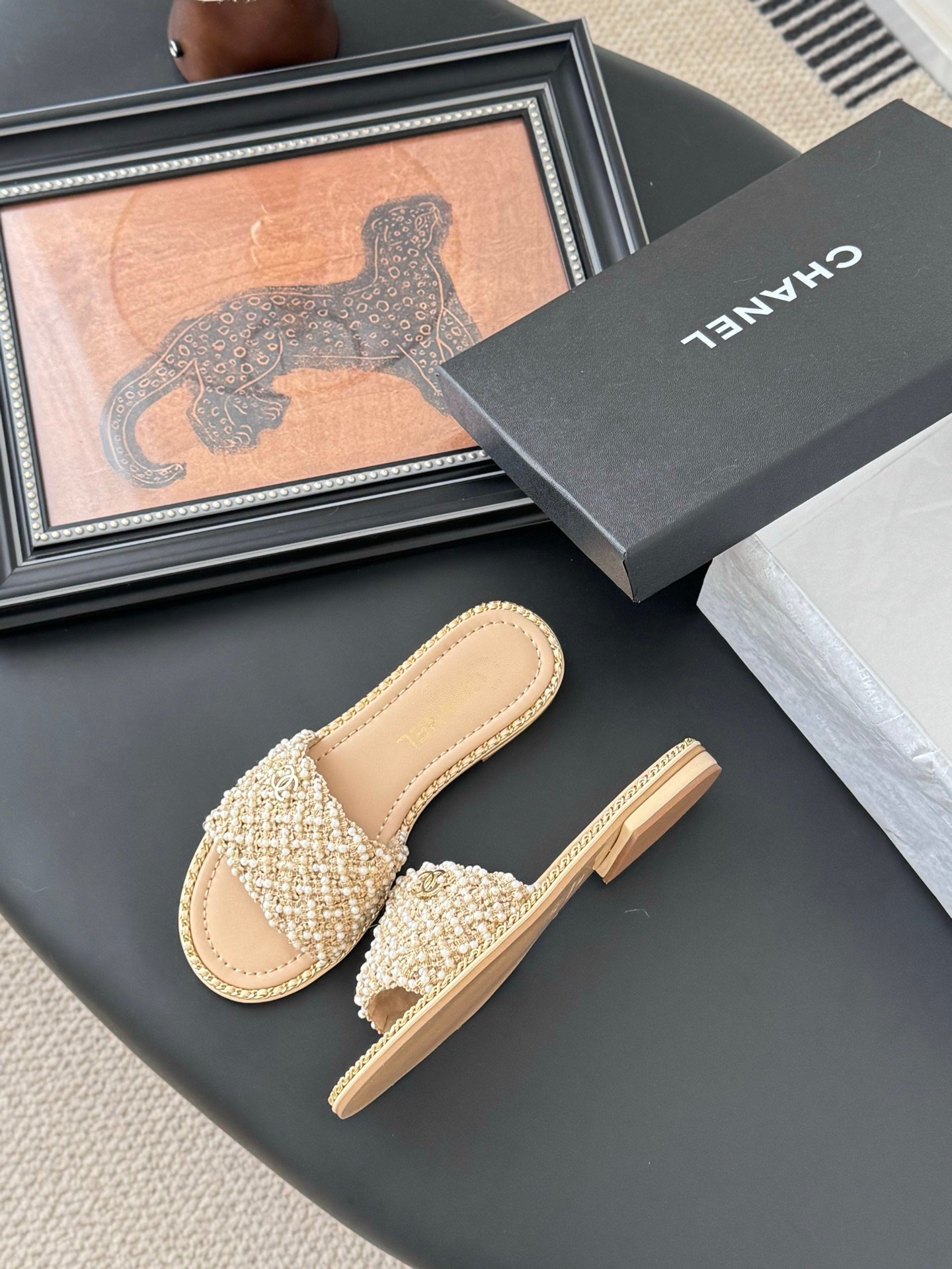 CHANEL Woman - Image 5