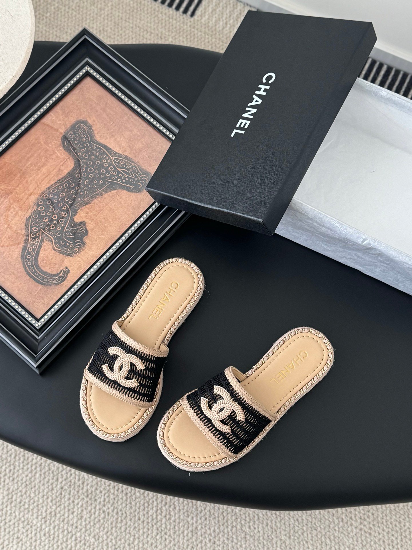 CHANEL Woman - Image 5