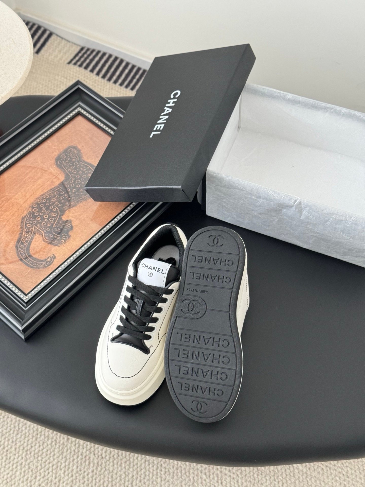 CHANEL Woman - Image 5