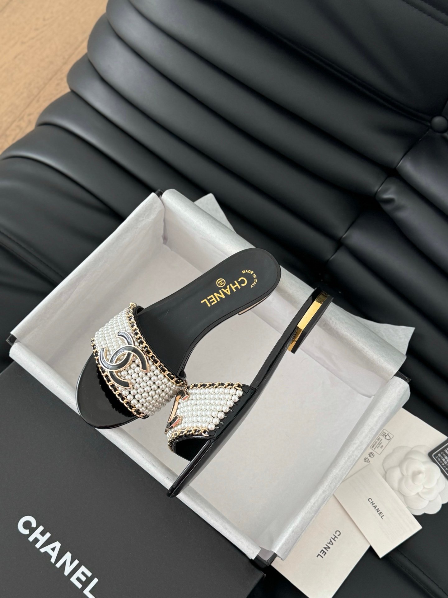 CHANEL Woman - Image 5