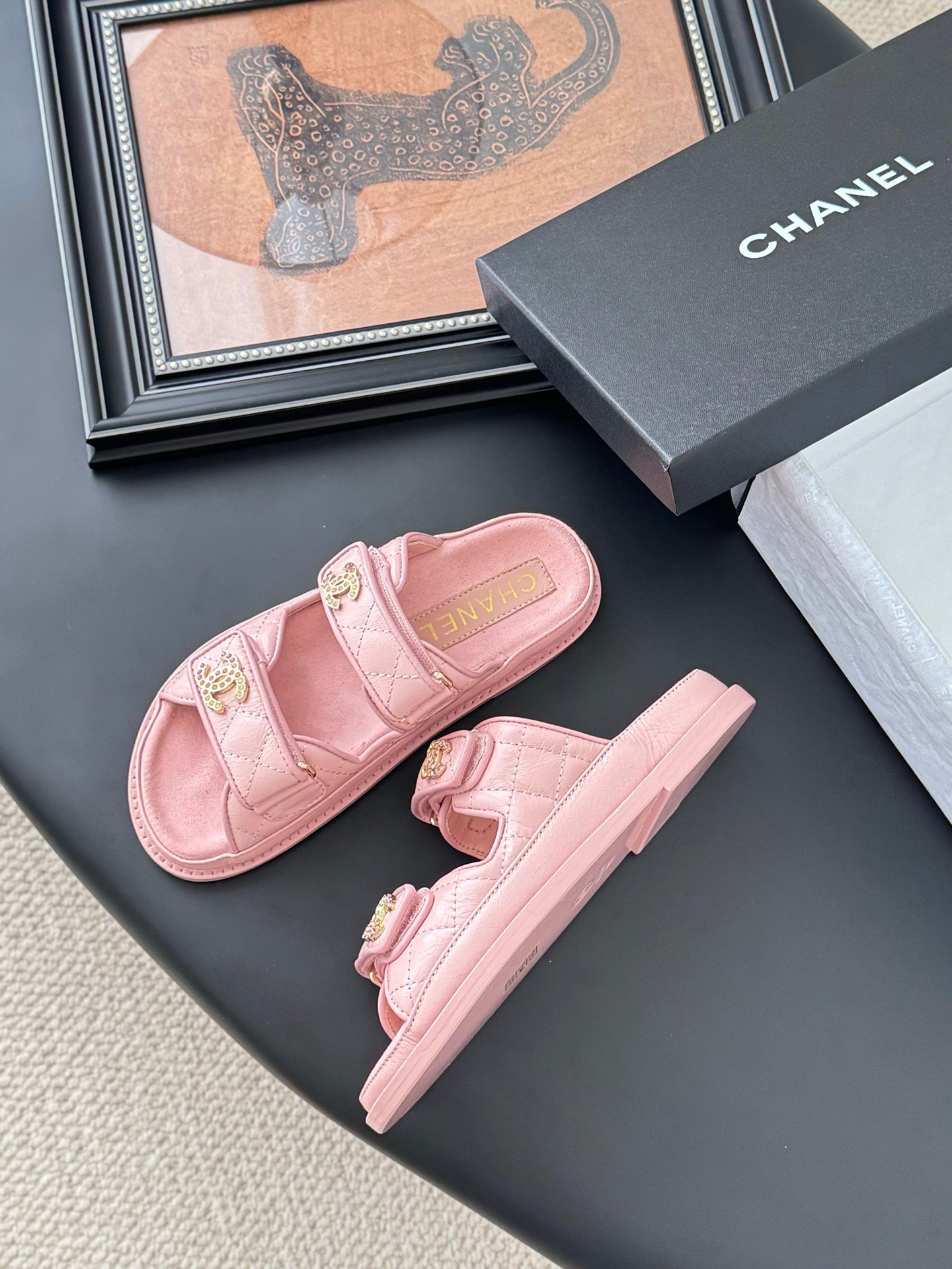CHANEL Woman - Image 5