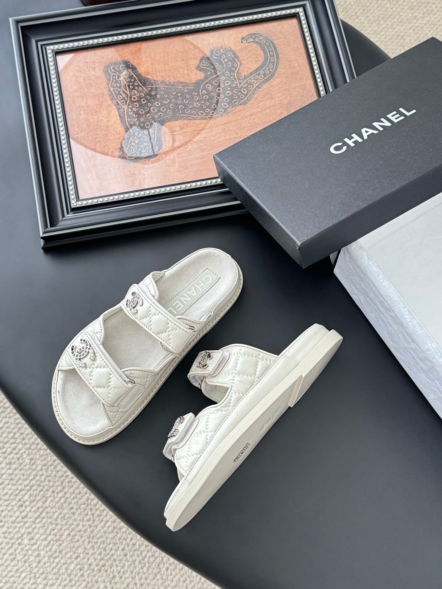 CHANEL Woman - Image 5