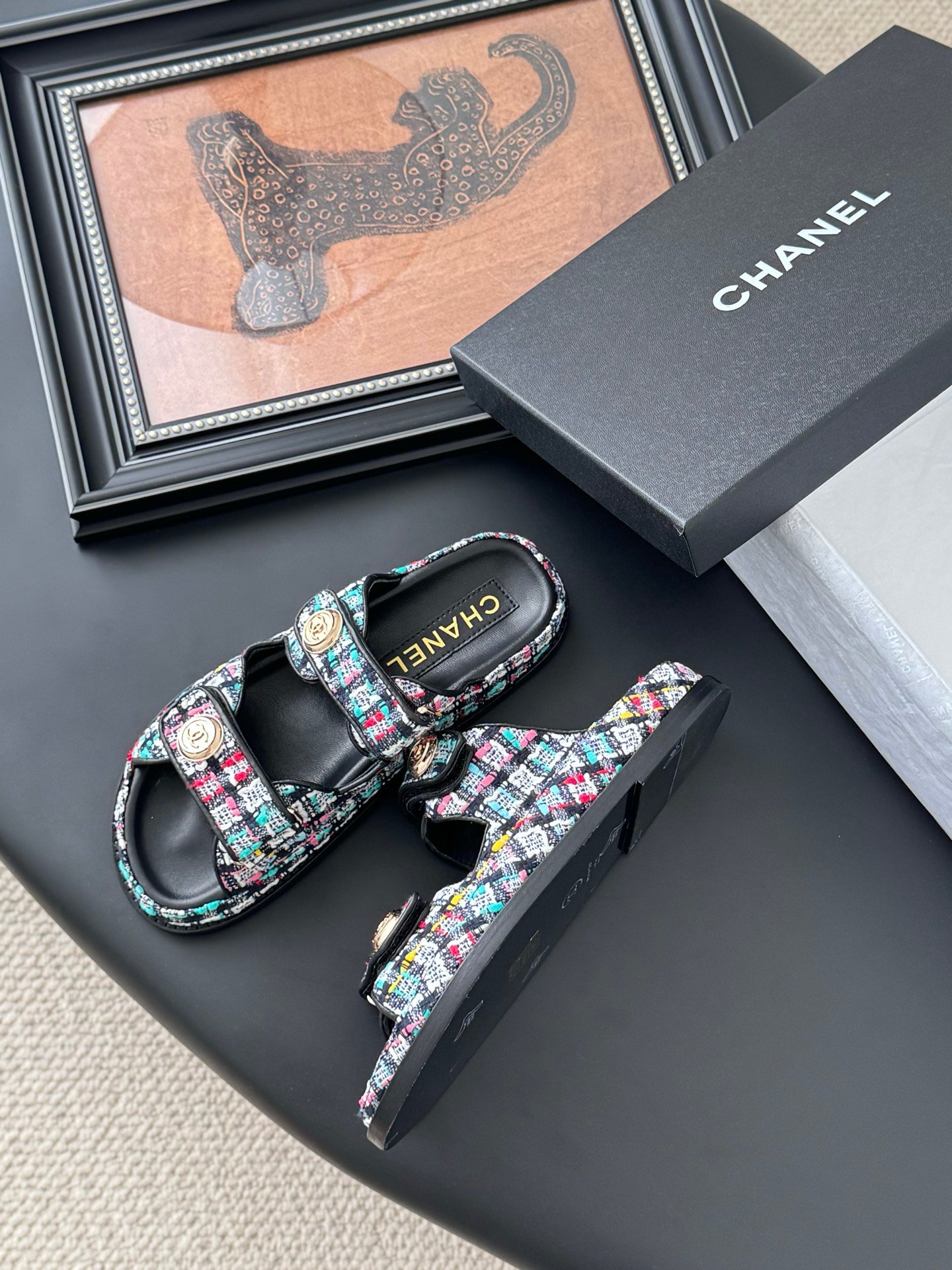 CHANEL Woman - Image 5
