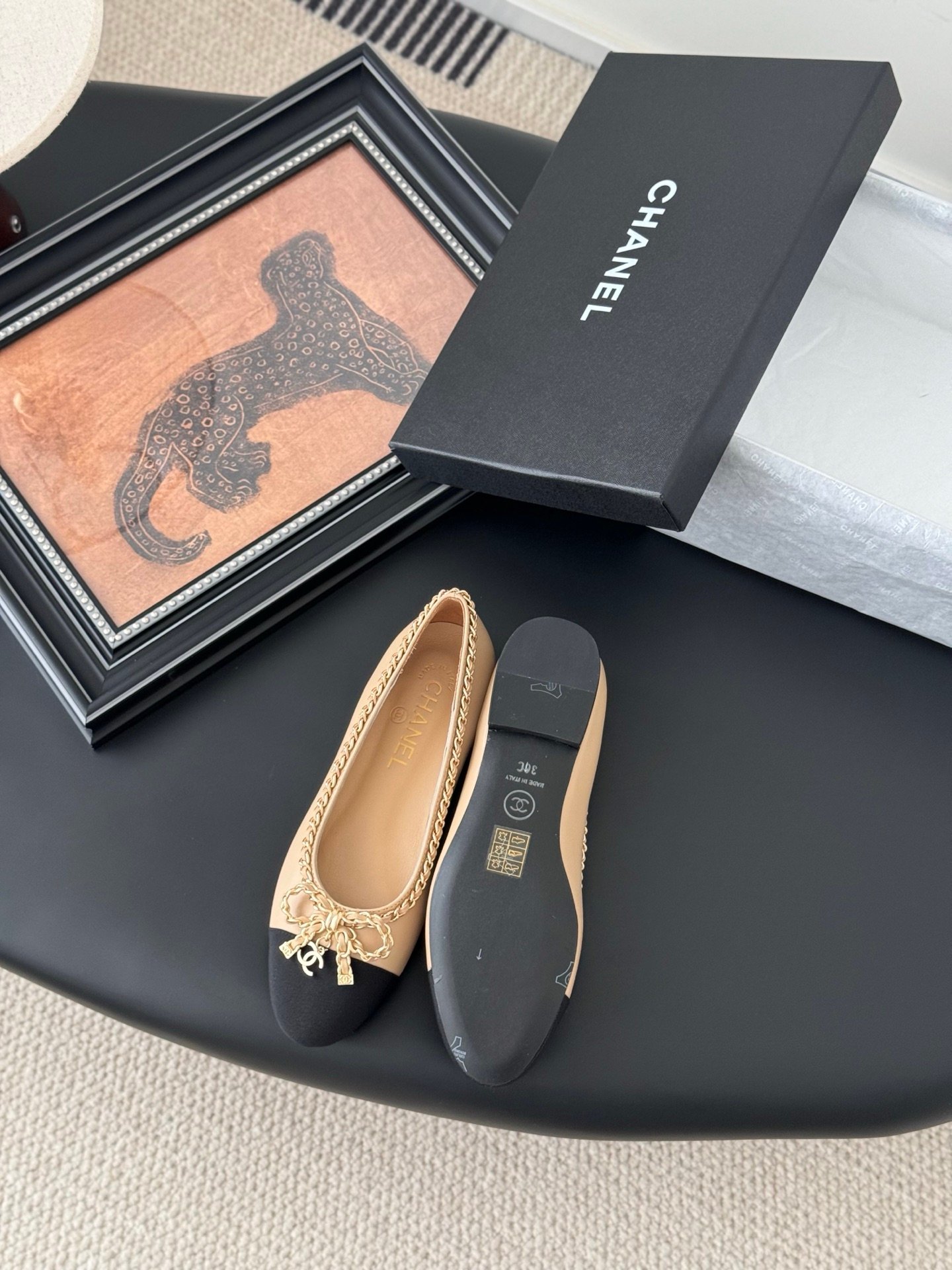 CHANEL Woman - Image 5