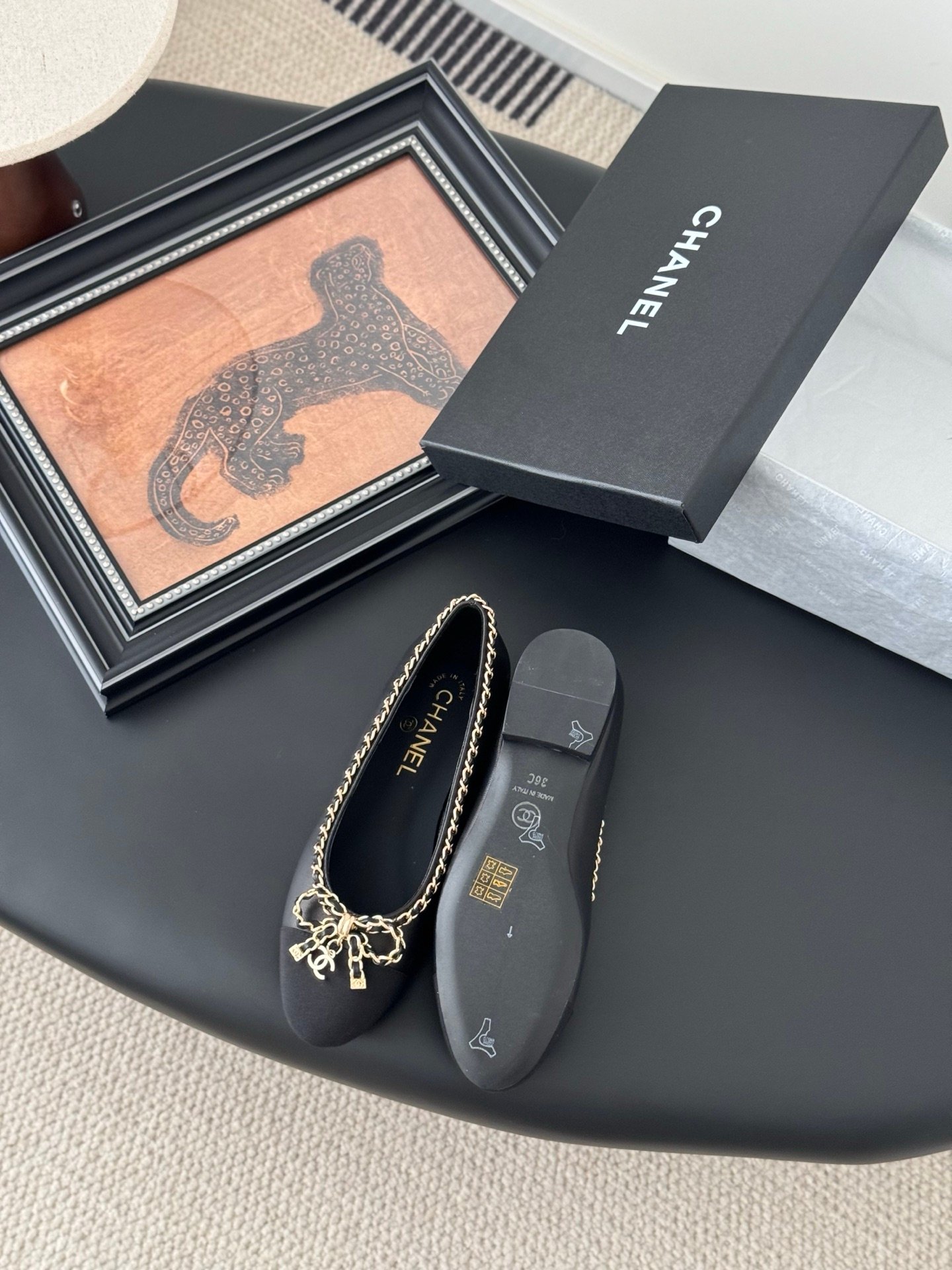 CHANEL Woman - Image 5