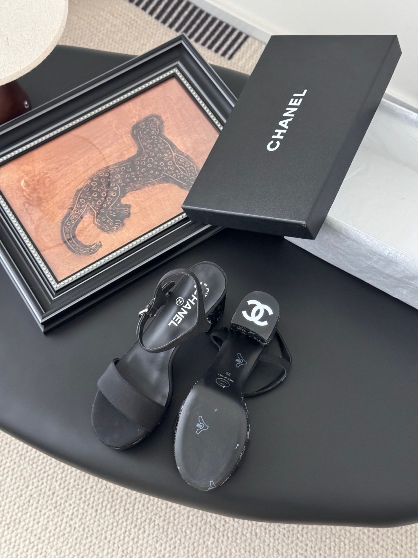 CHANEL Woman - Image 5