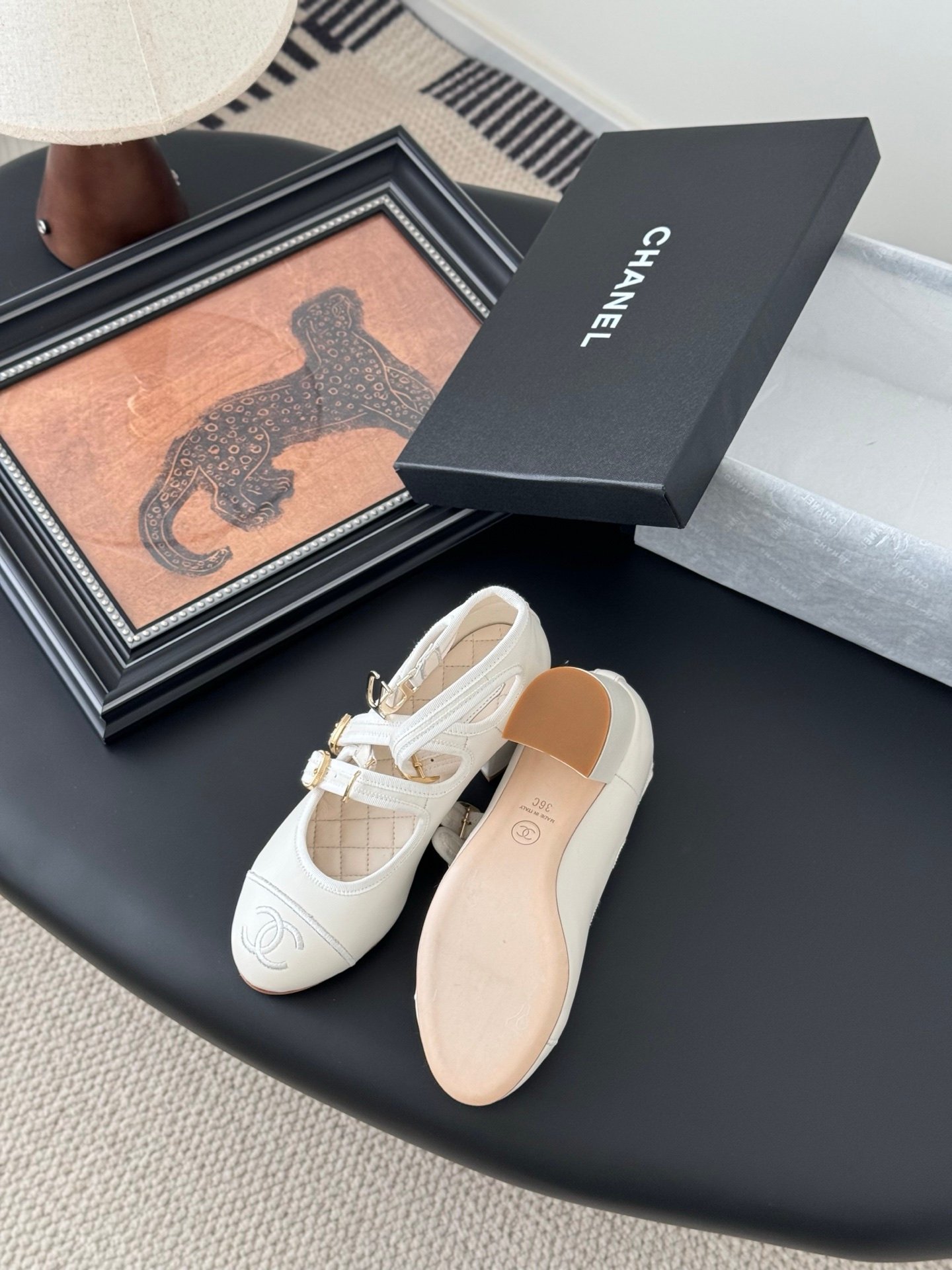 CHANEL Woman - Image 5