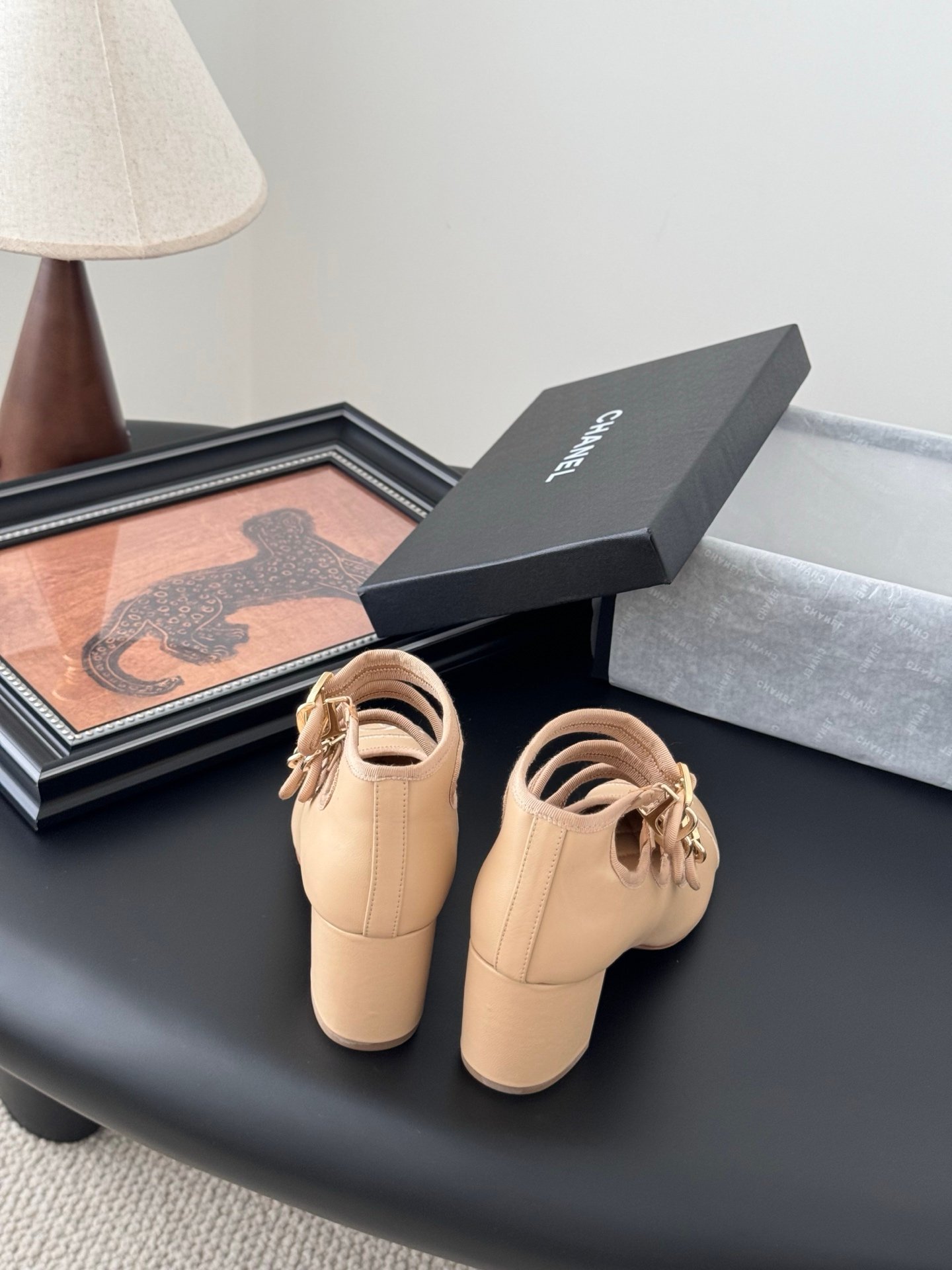 CHANEL Woman - Image 5