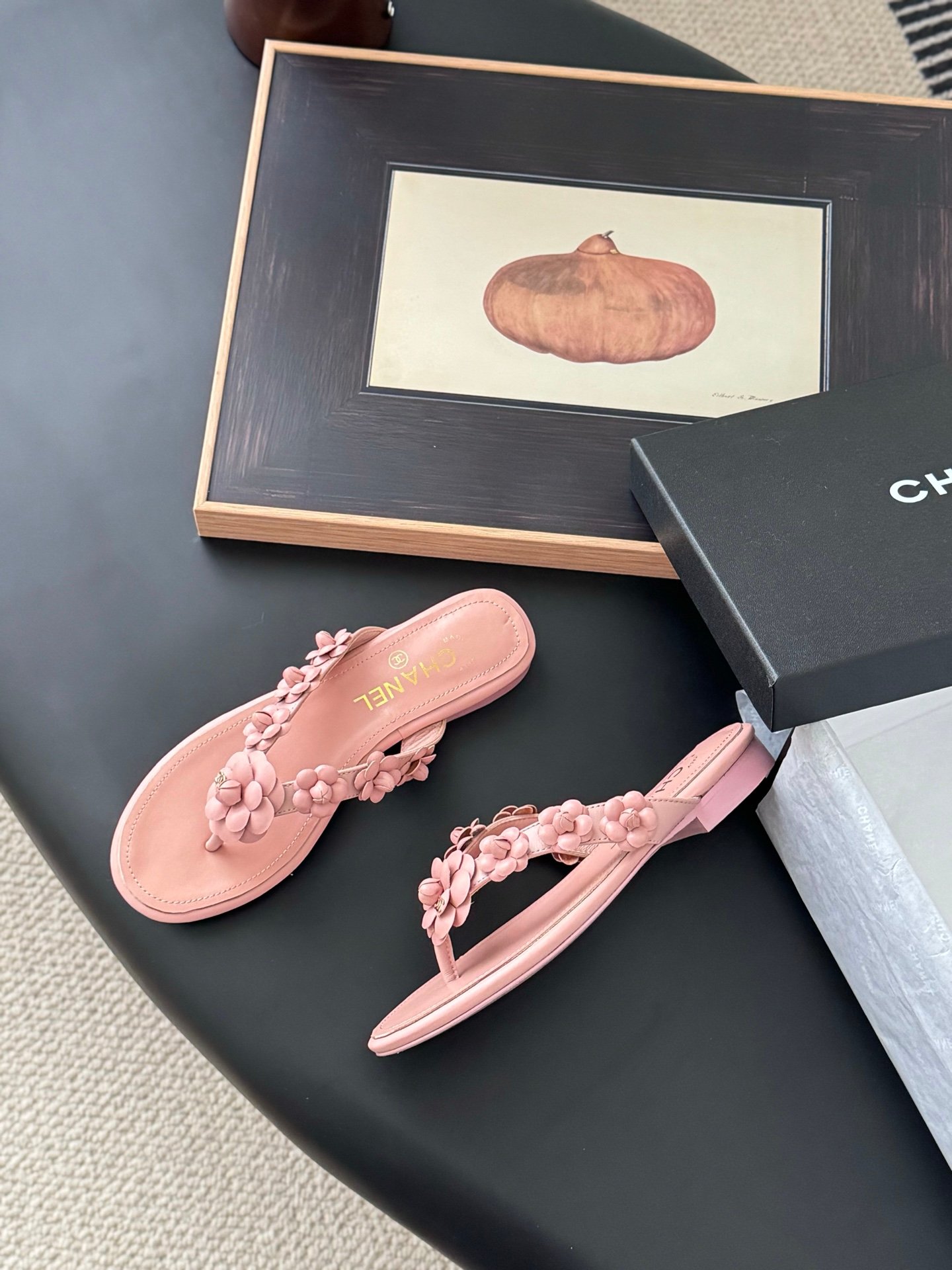 CHANEL Woman - Image 5