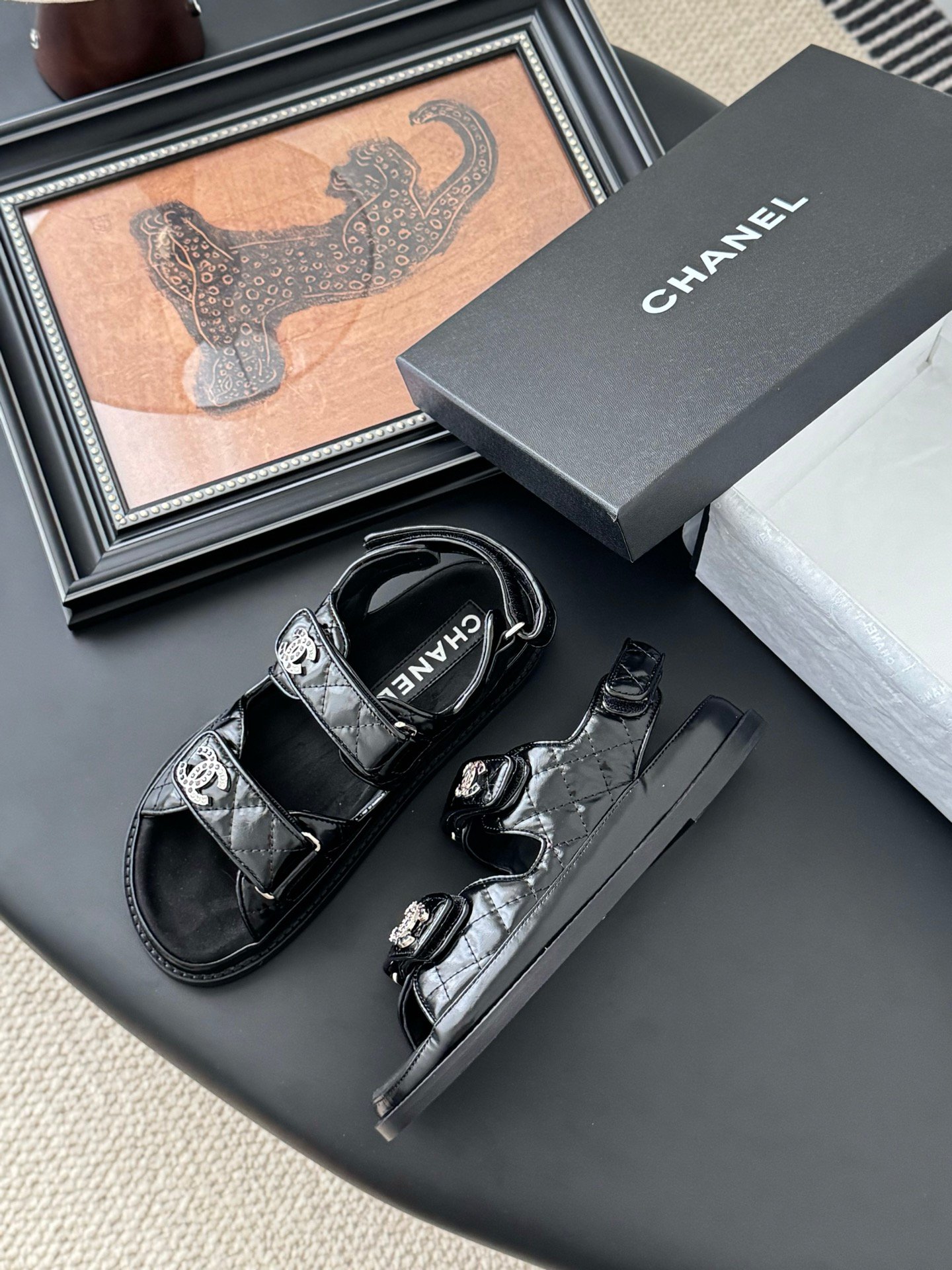 CHANEL Woman - Image 5