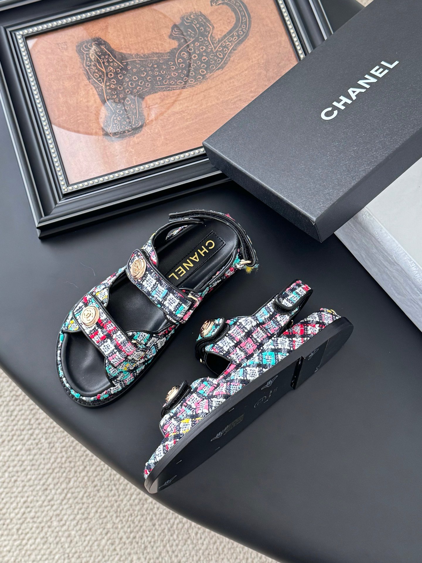 CHANEL Woman - Image 5