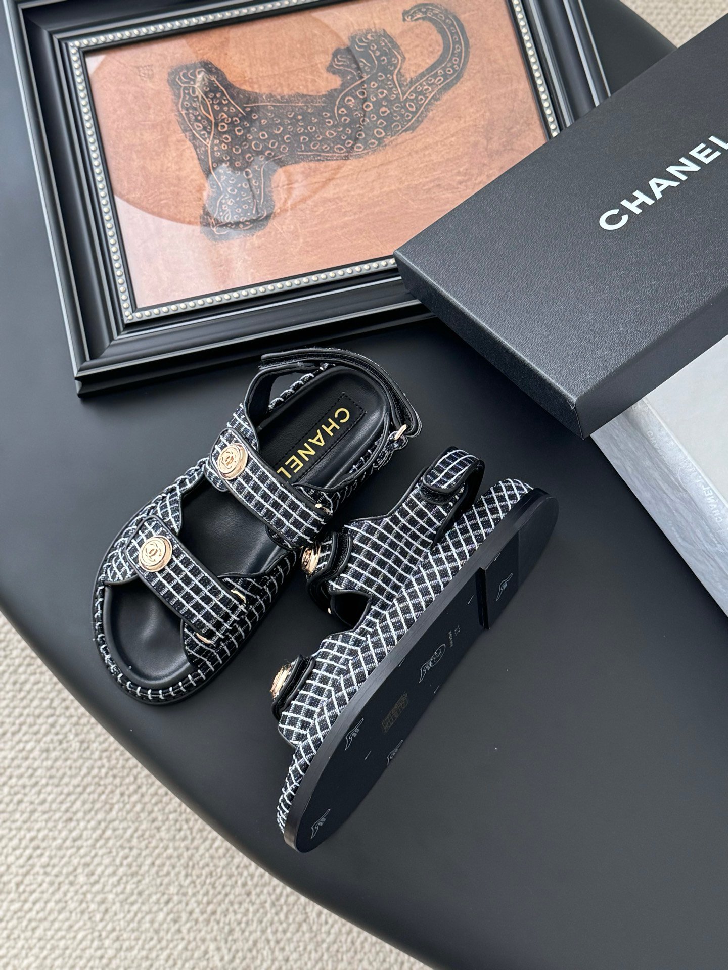 CHANEL Woman - Image 5