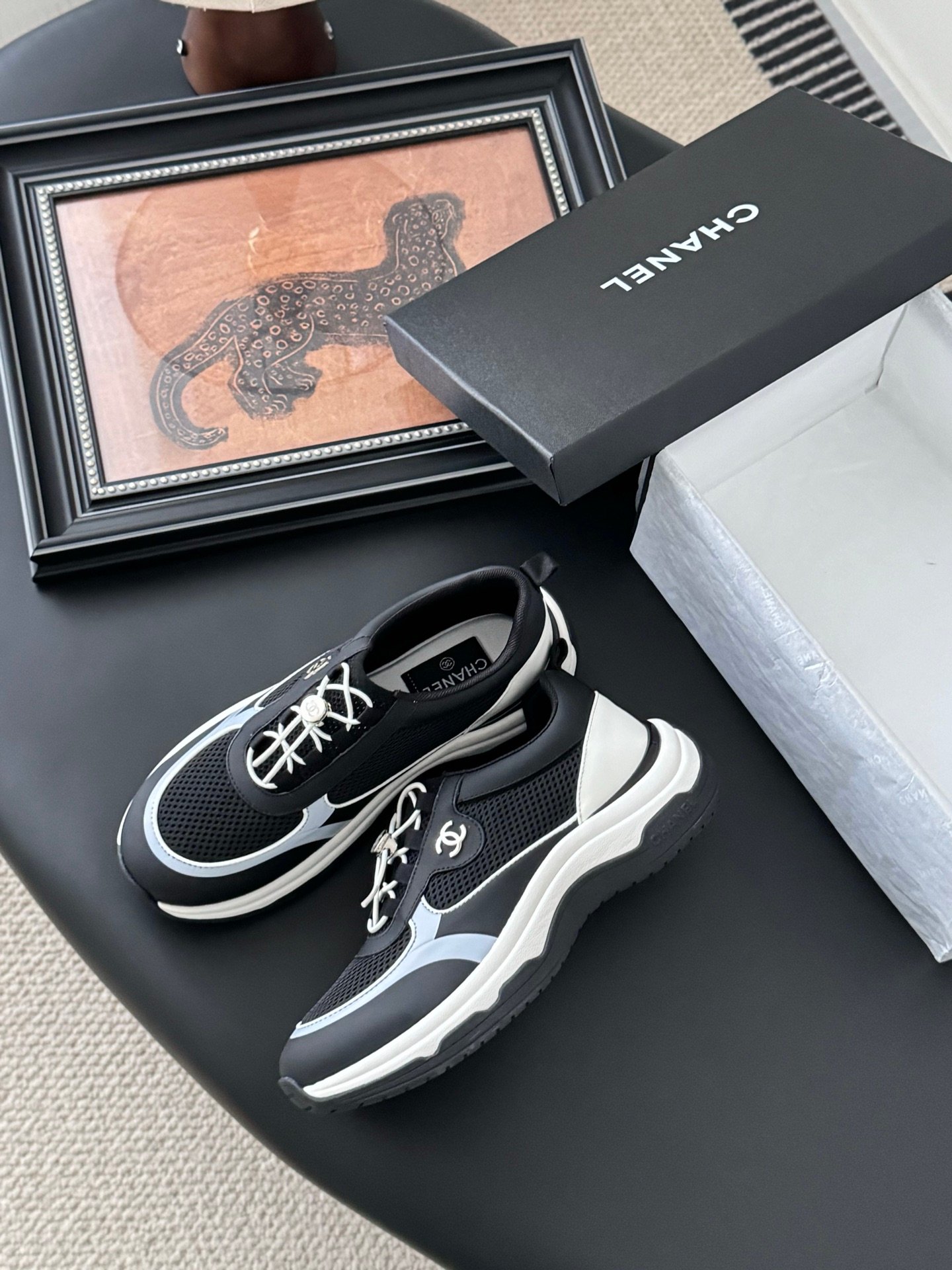 CHANEL Woman - Image 5