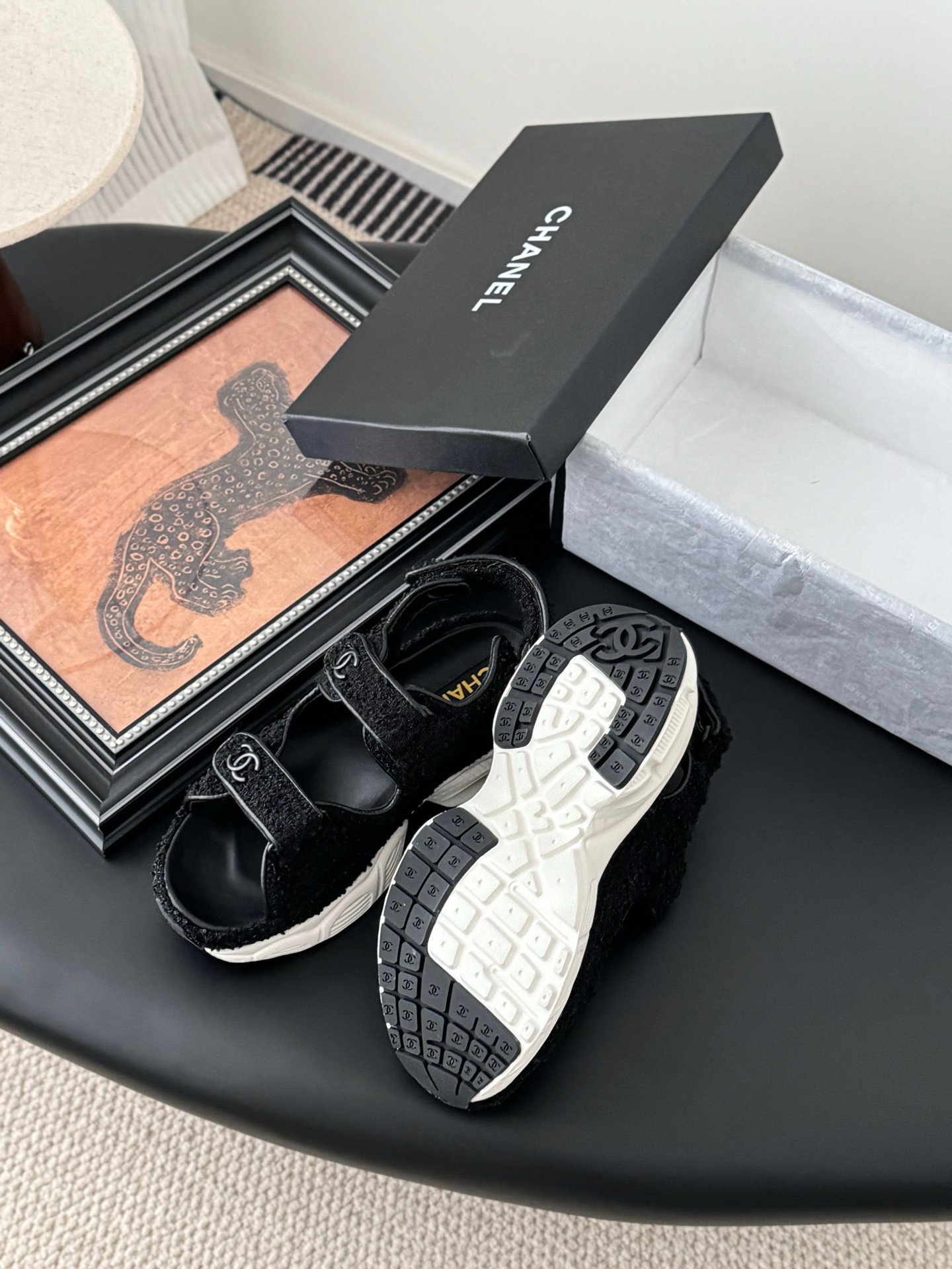 CHANEL Woman - Image 5