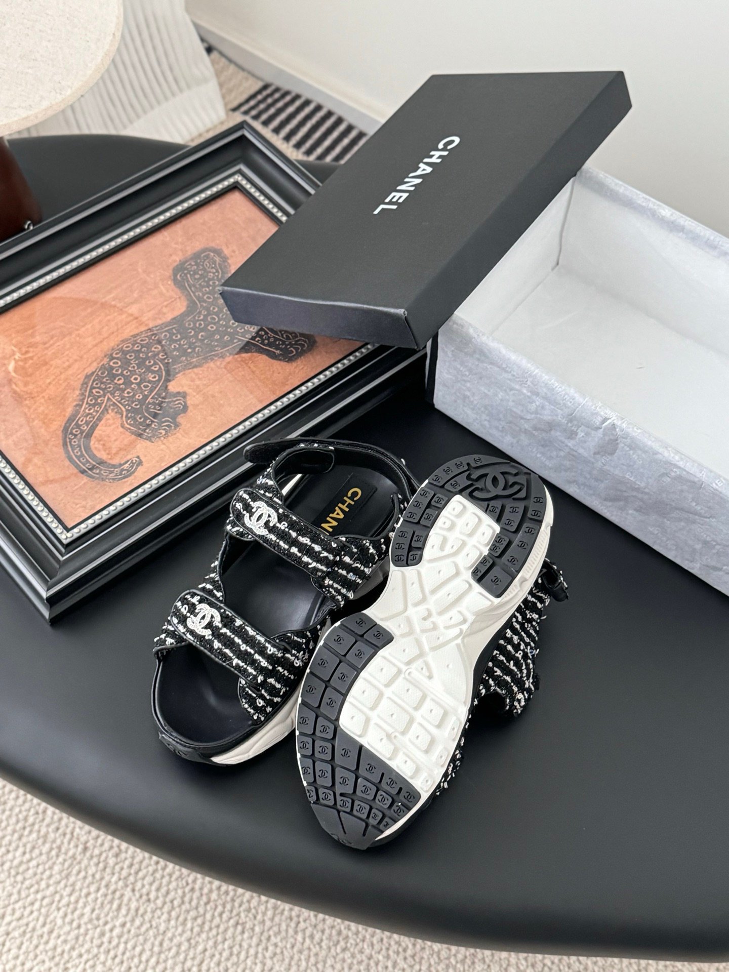 CHANEL Woman - Image 5