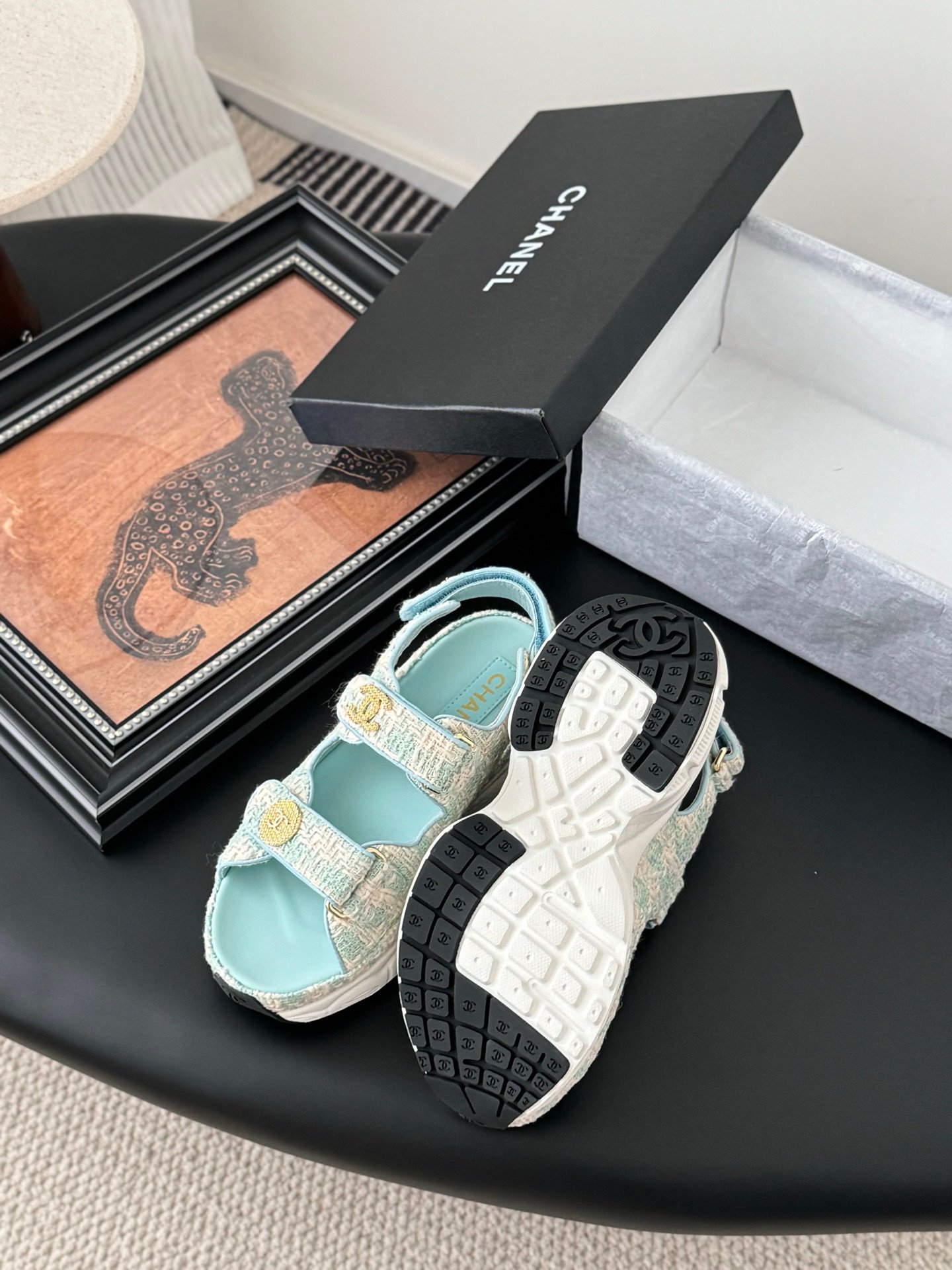 CHANEL Woman - Image 5