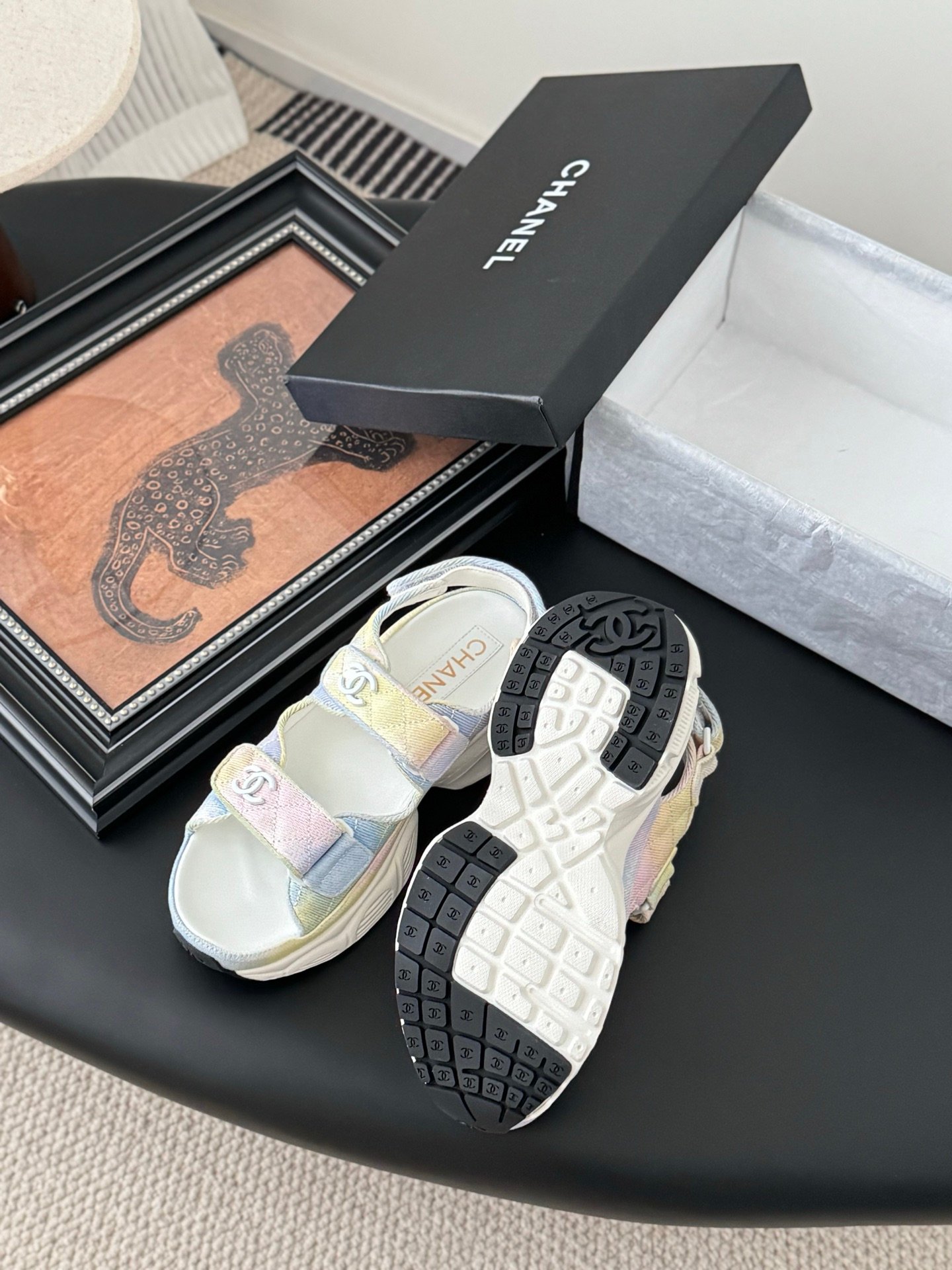 CHANEL Woman - Image 5