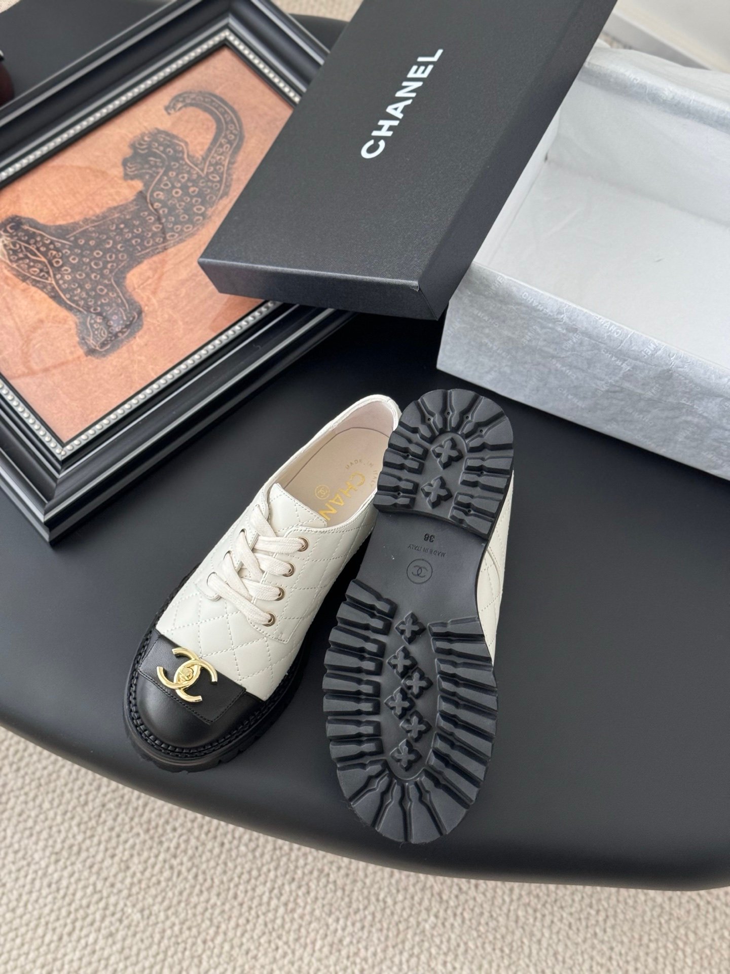 CHANEL Woman - Image 5