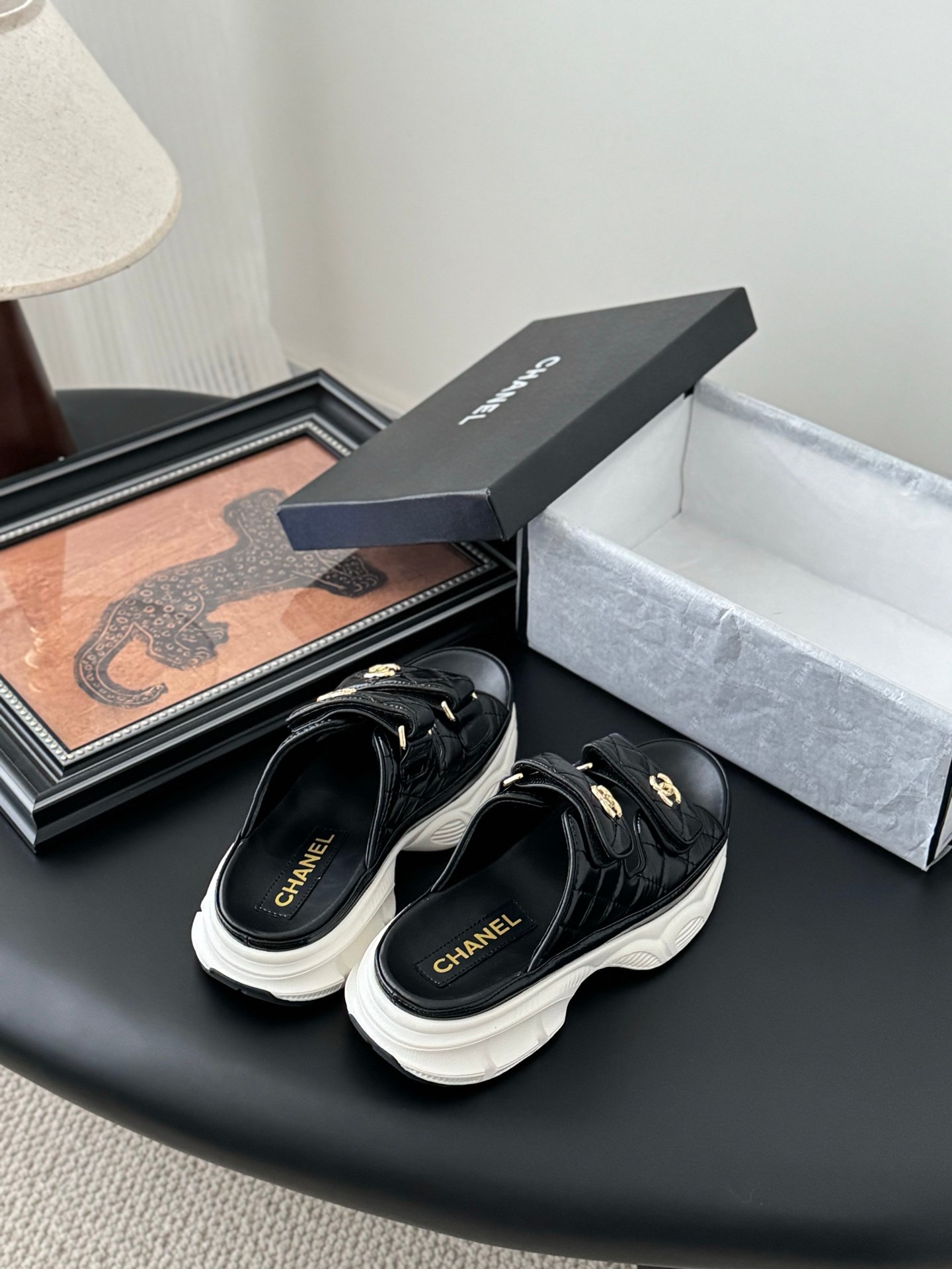 CHANEL Woman - Image 5